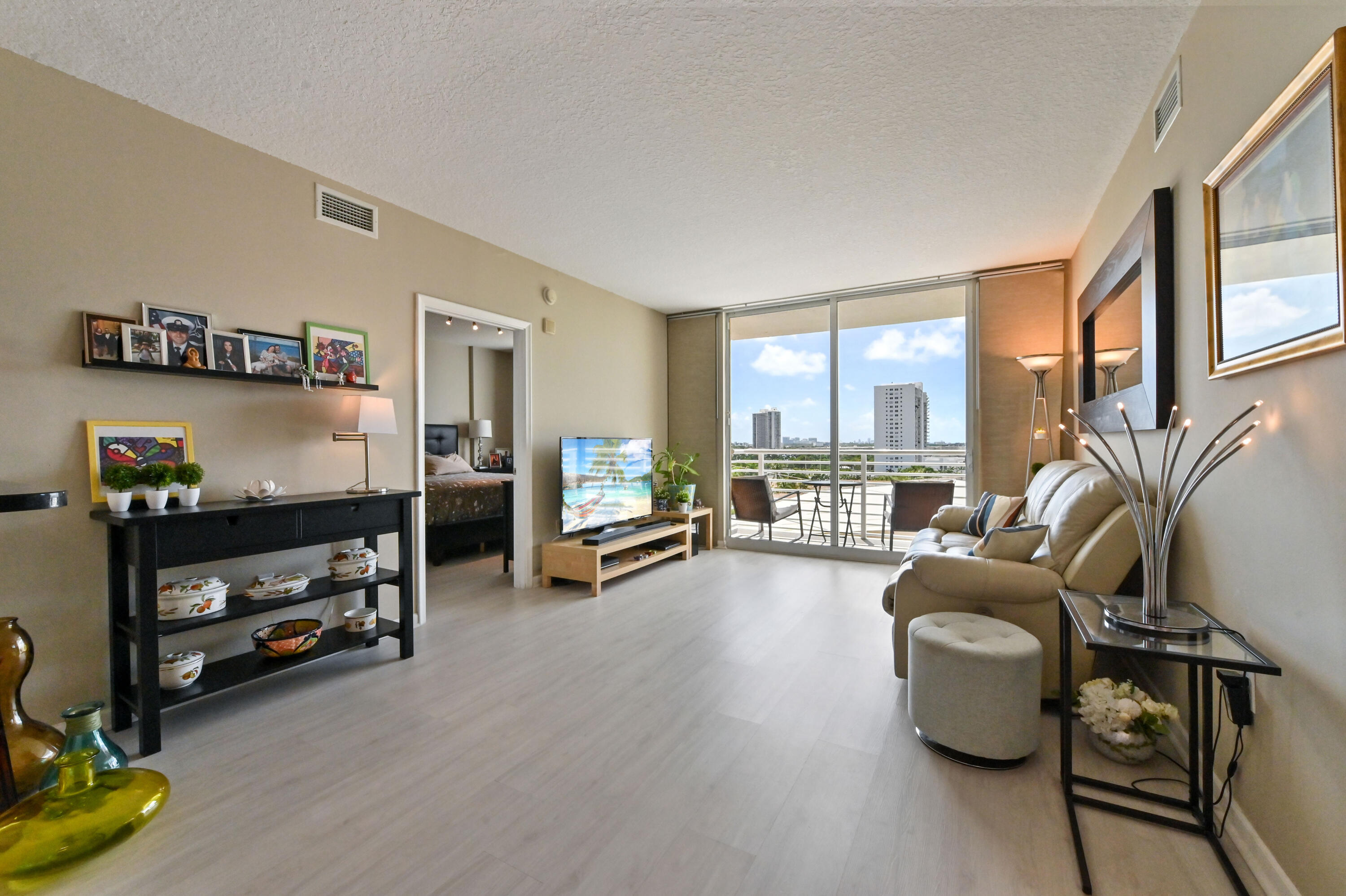 image The Venture at Aventura11