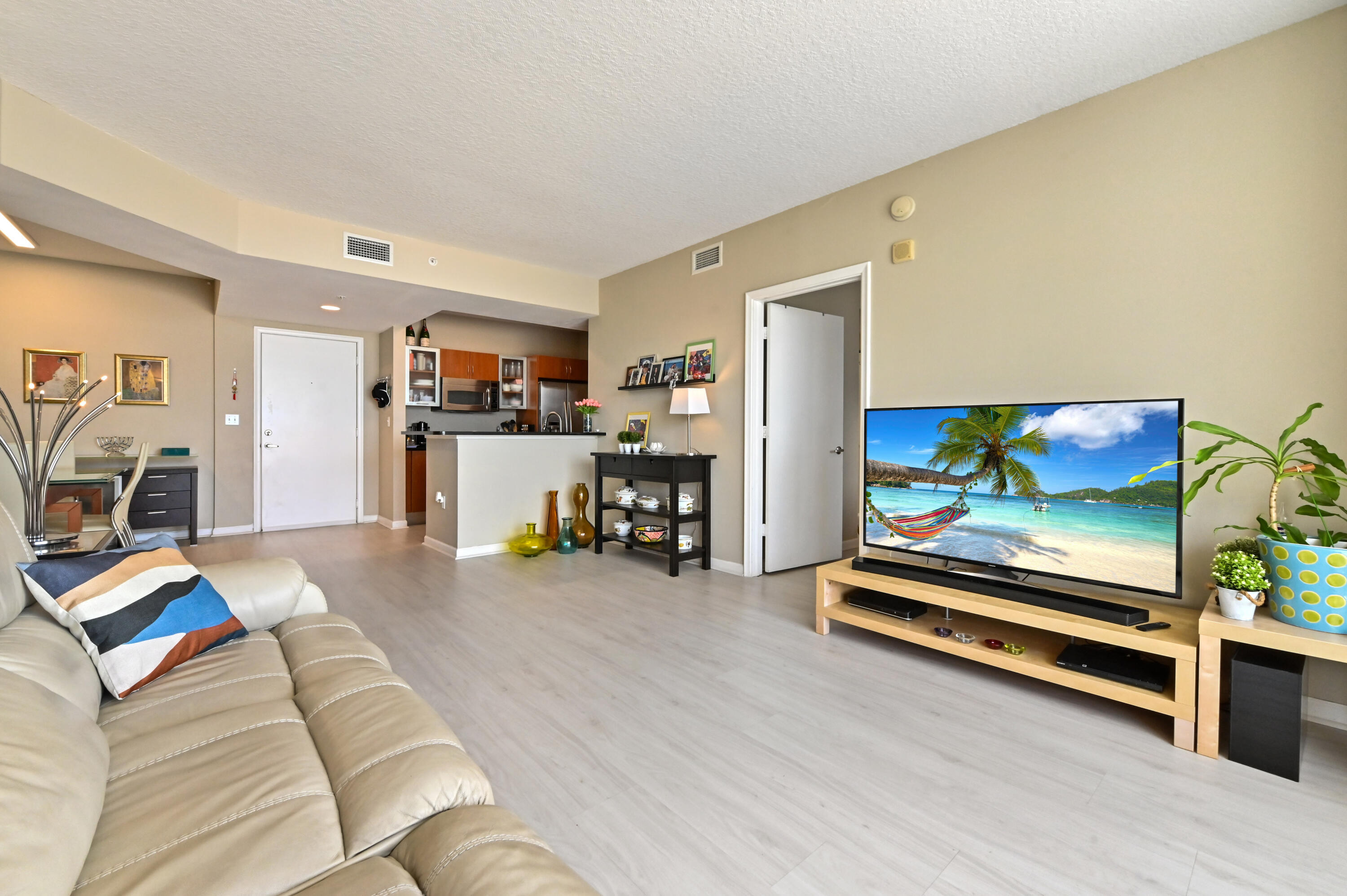 image The Venture at Aventura13