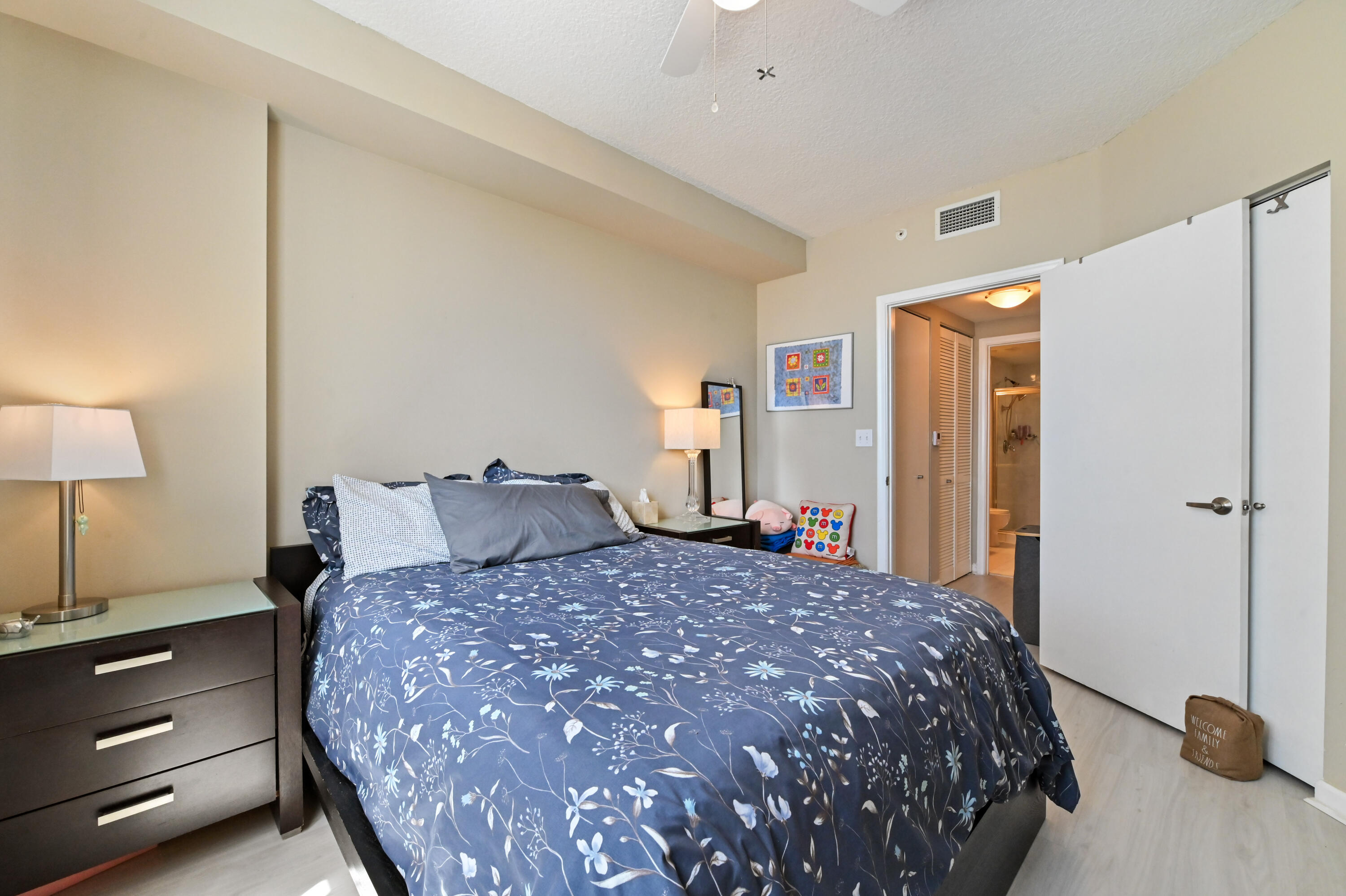 image The Venture at Aventura16