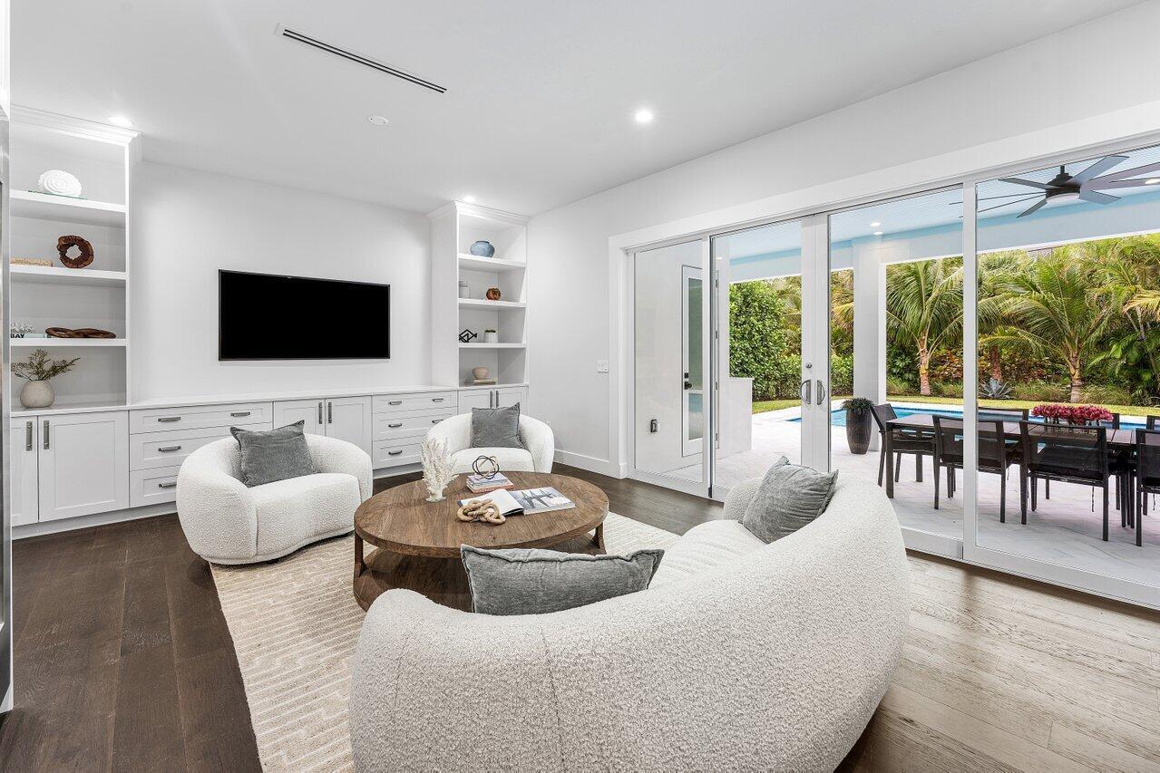 11823 Lake Shr North Palm Beach, FL 33408