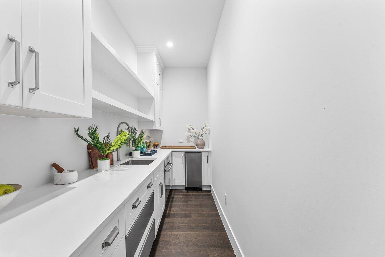 11823 Lake Shr North Palm Beach, FL 33408