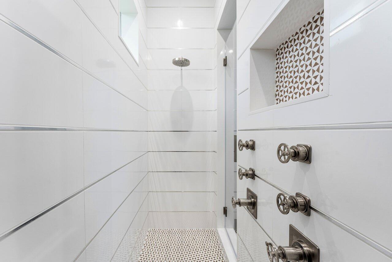 11823 Lake Shr North Palm Beach, FL 33408