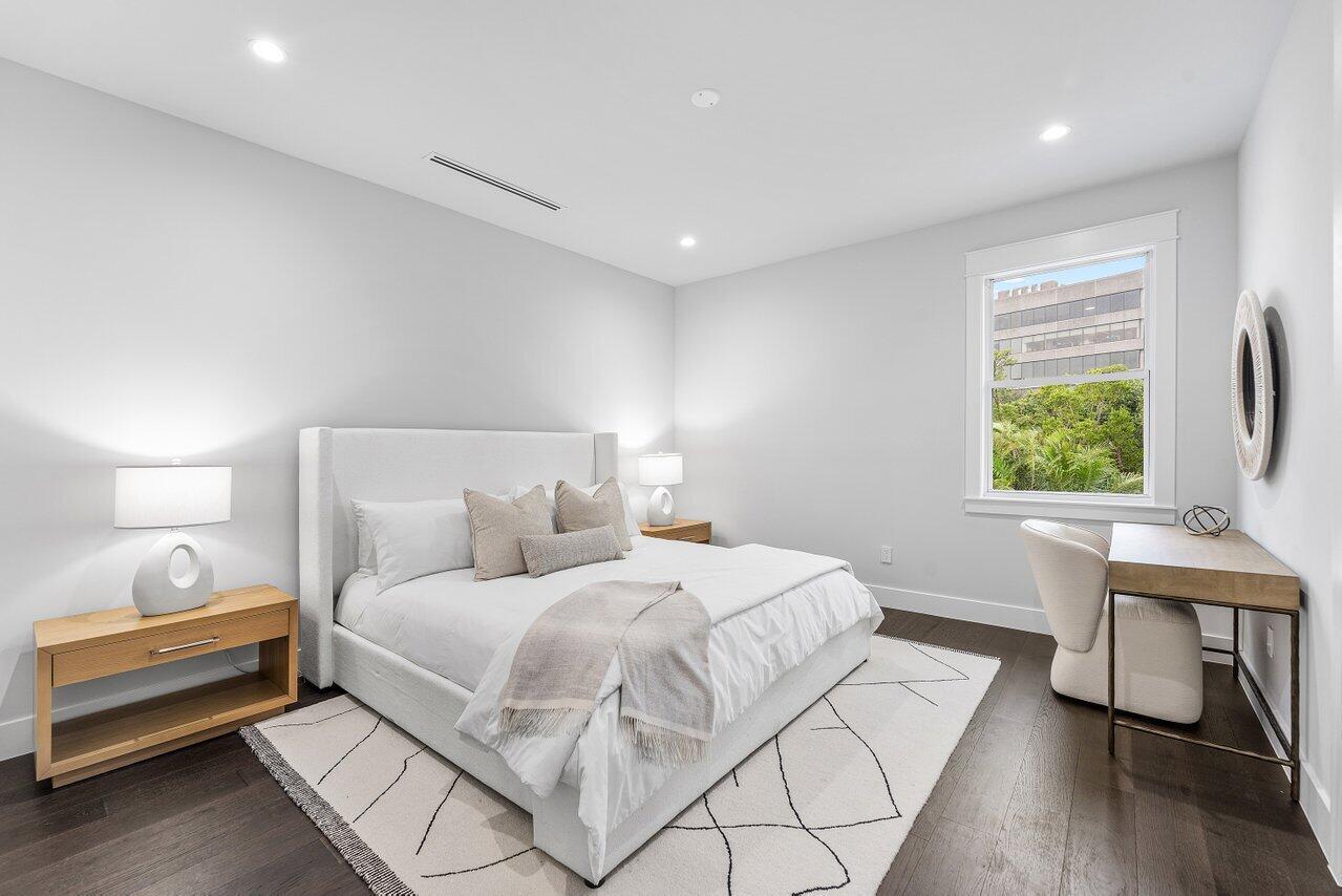 11823 Lake Shr North Palm Beach, FL 33408