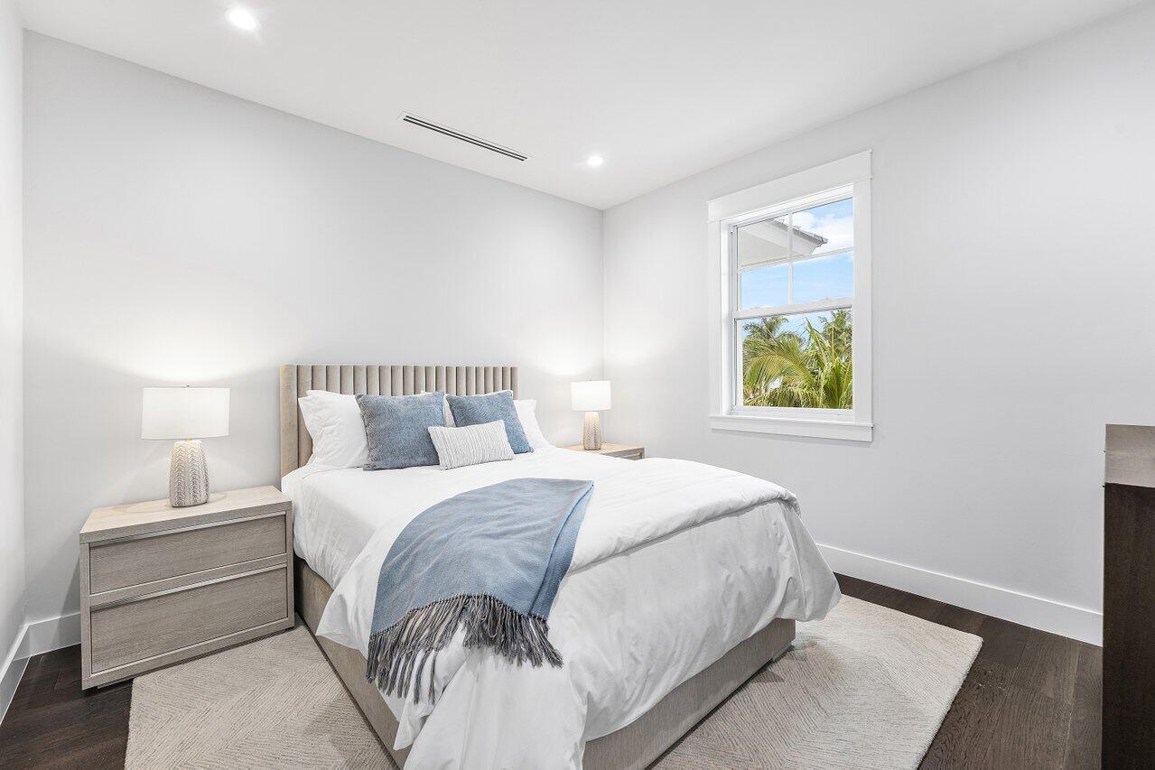 11823 Lake Shr North Palm Beach, FL 33408