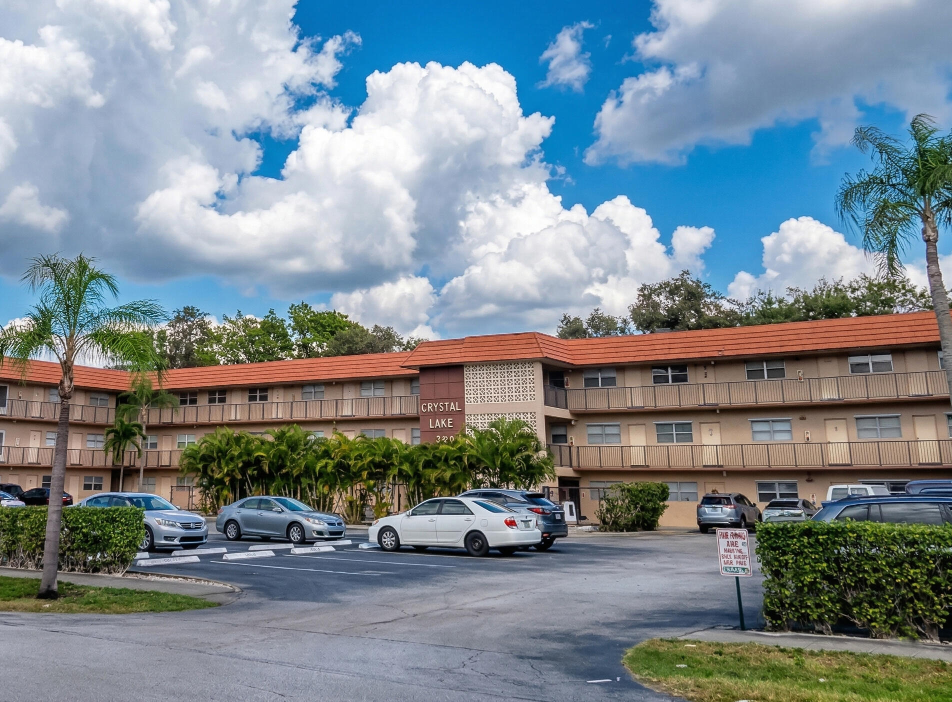 3930 Crystal Lk #206