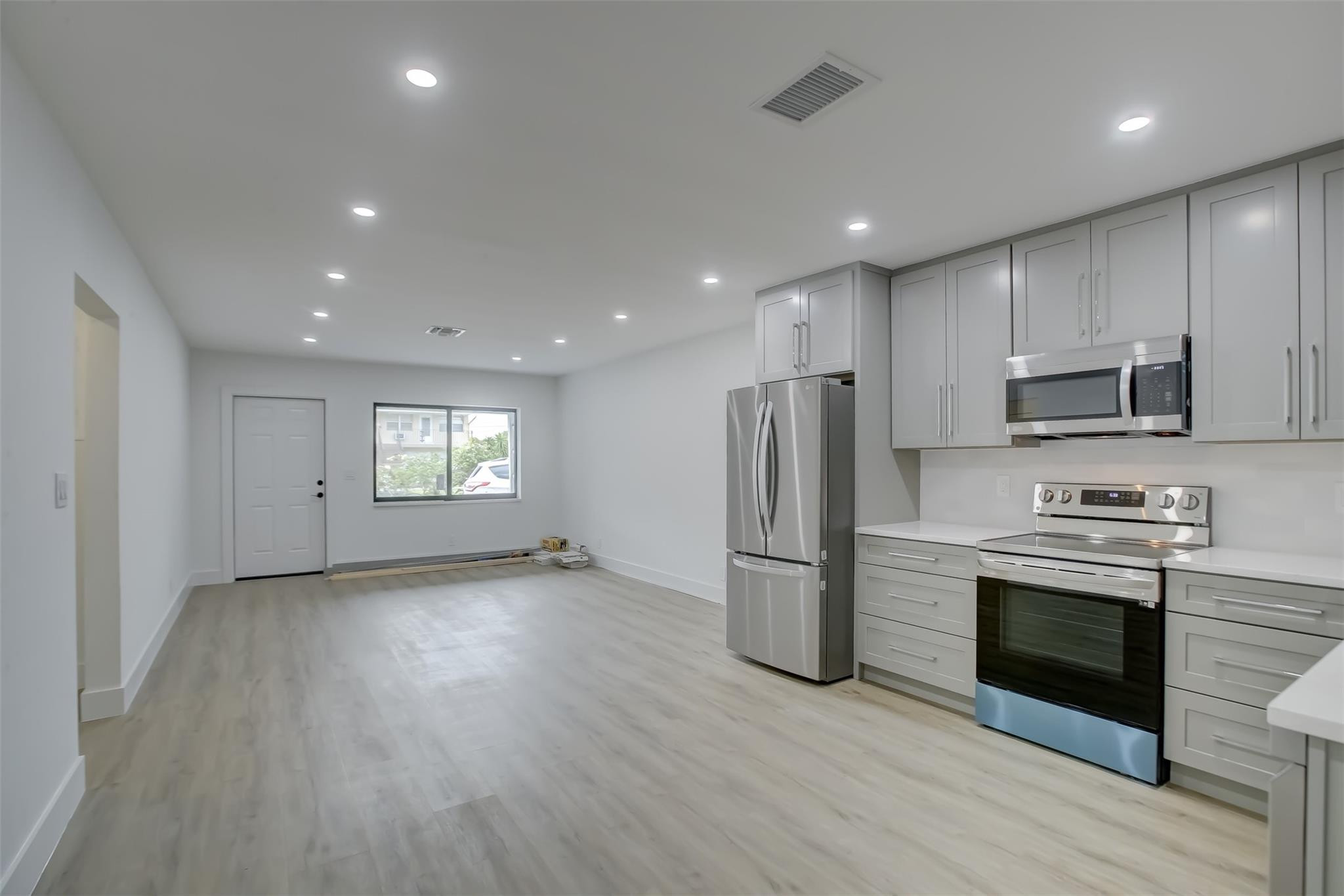 2155 NE 56th