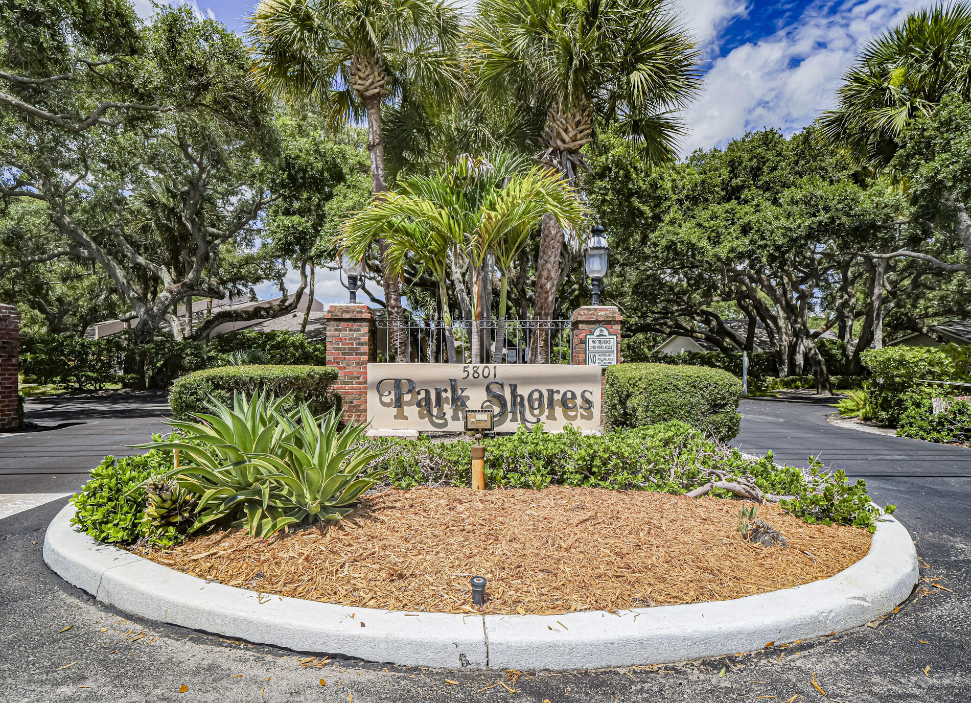 219 E Park Shores #219B