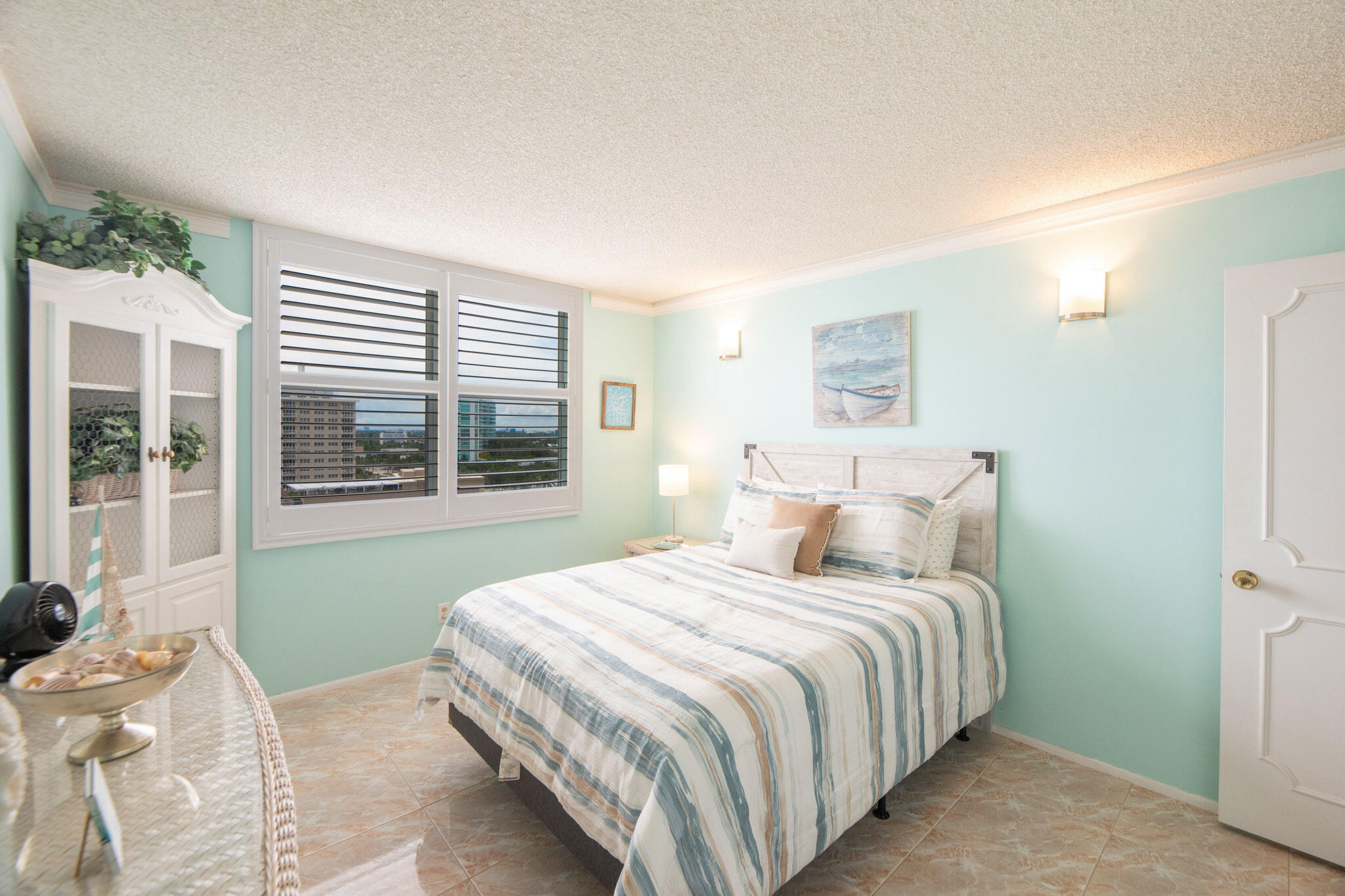 305 N Pompano Bch Blvd #1404 Pompano Beach, FL 33062