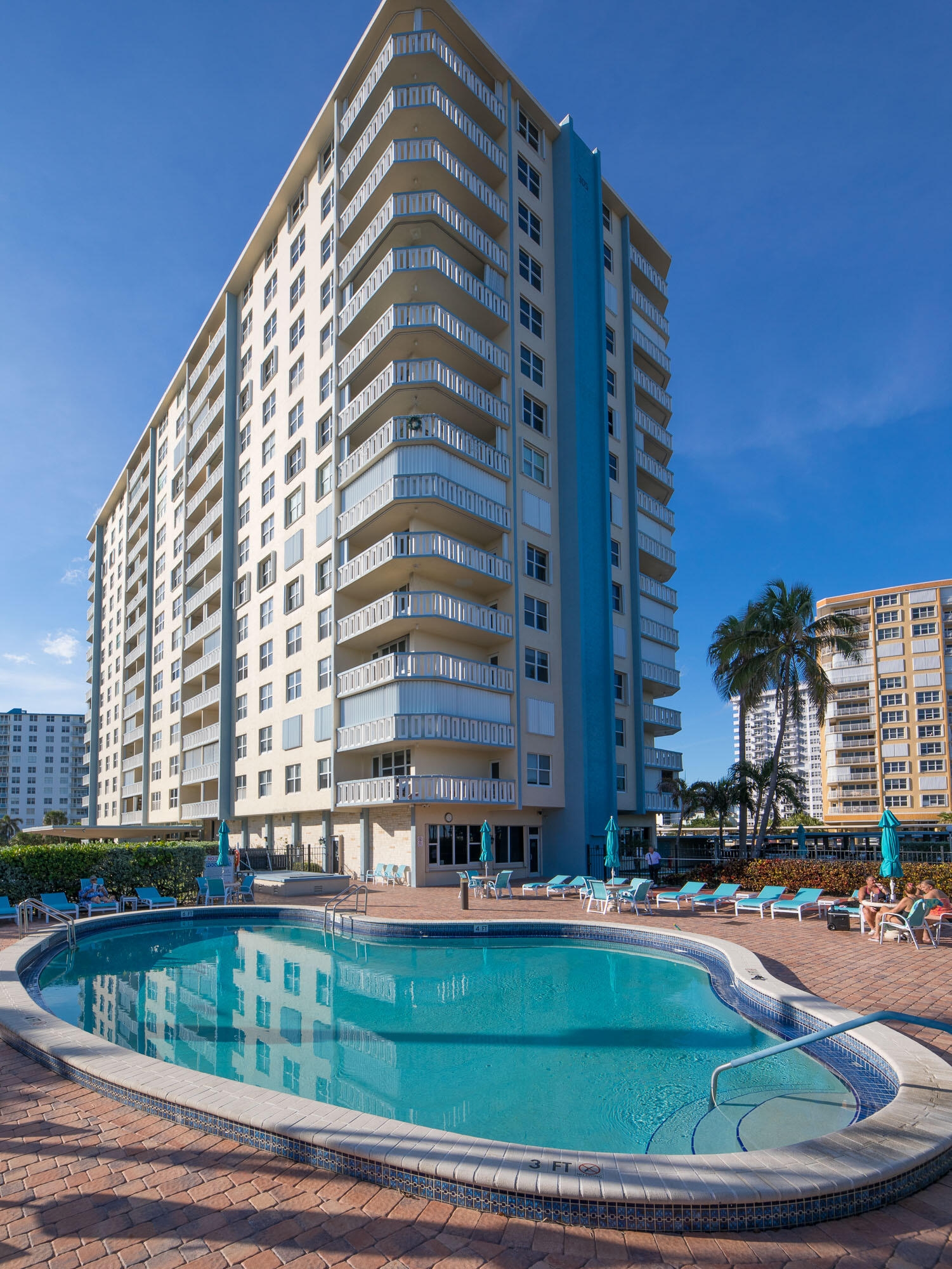 305 N Pompano Bch Blvd #1404 Pompano Beach, FL 33062