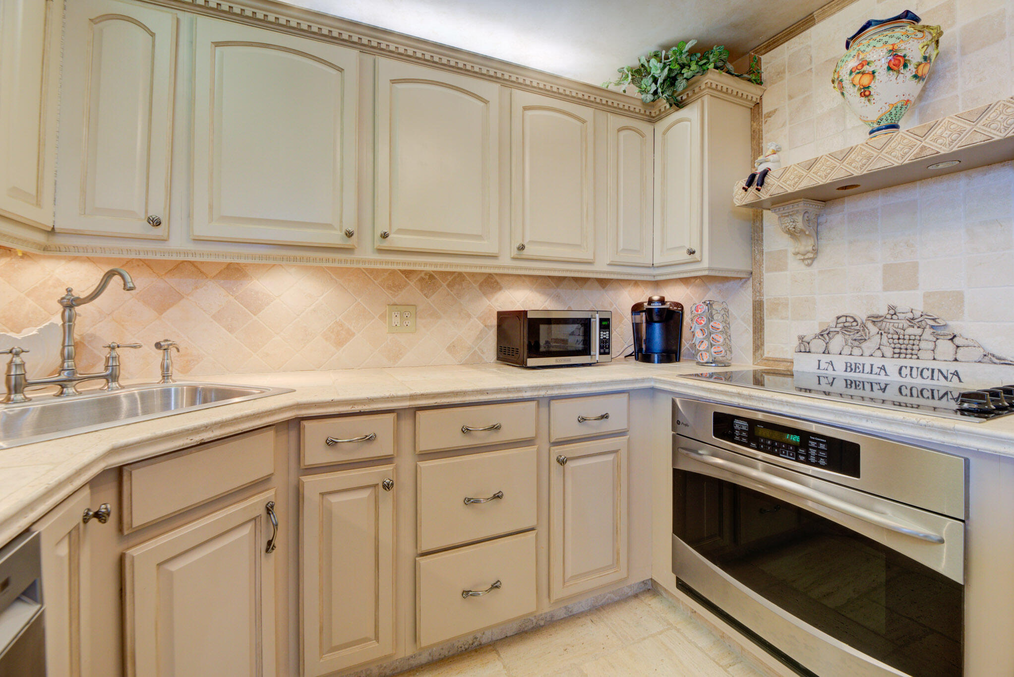 305 N Pompano Bch Blvd #1404 Pompano Beach, FL 33062