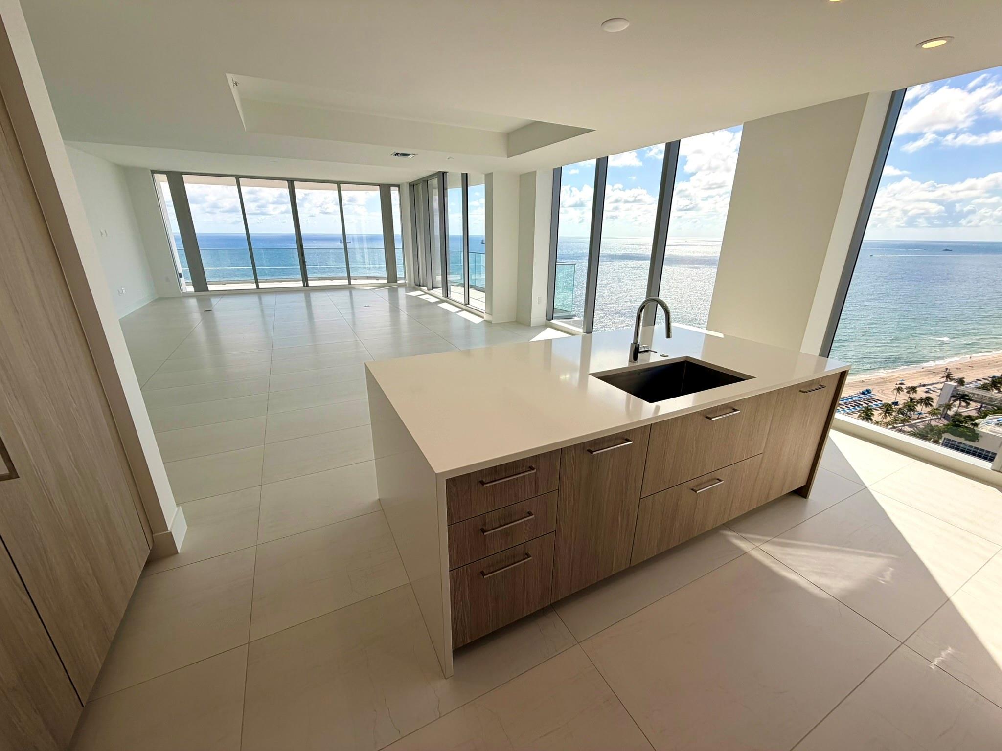 image Selene Oceanfront Residen26