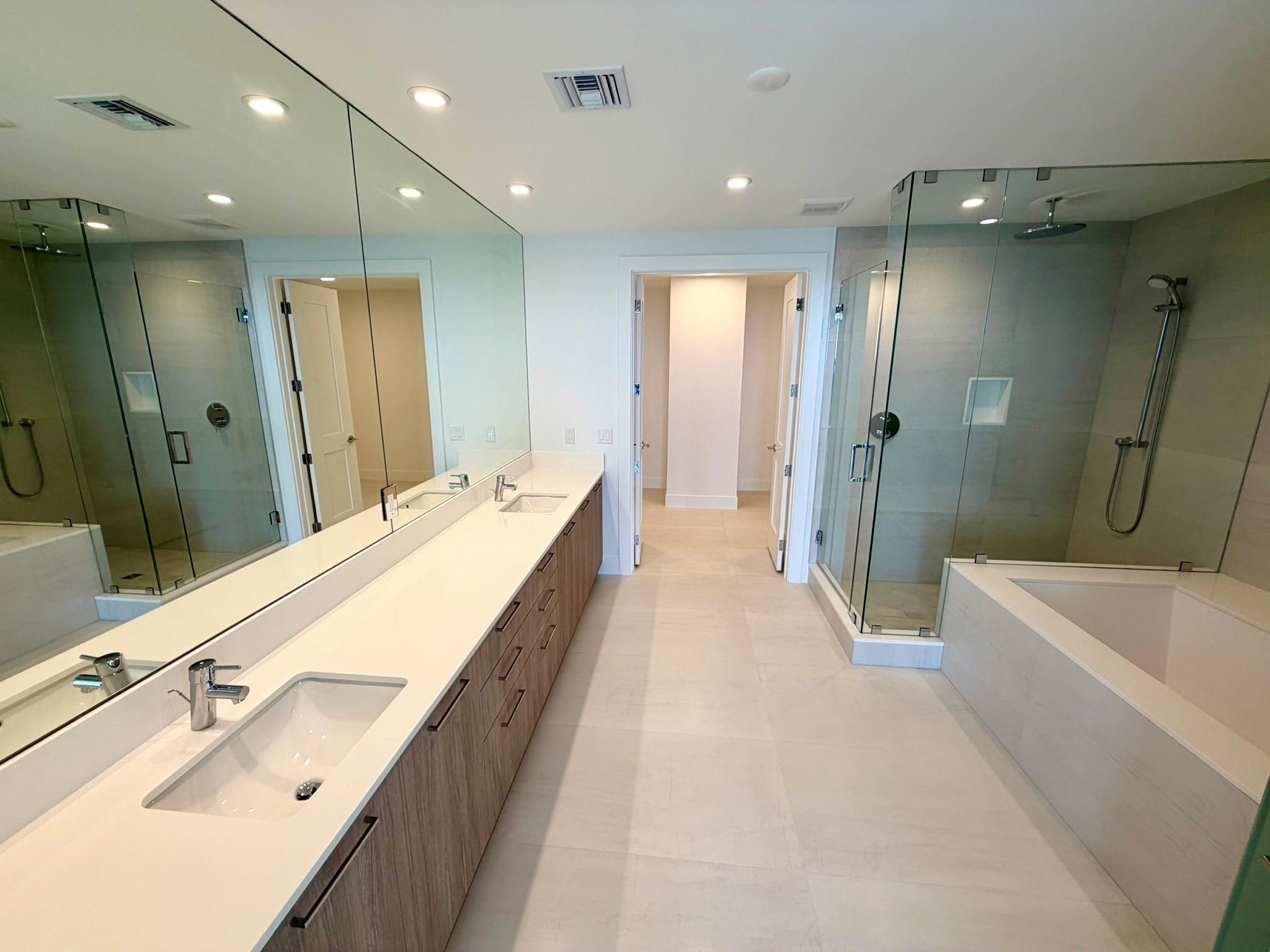 image Selene Oceanfront Residen28