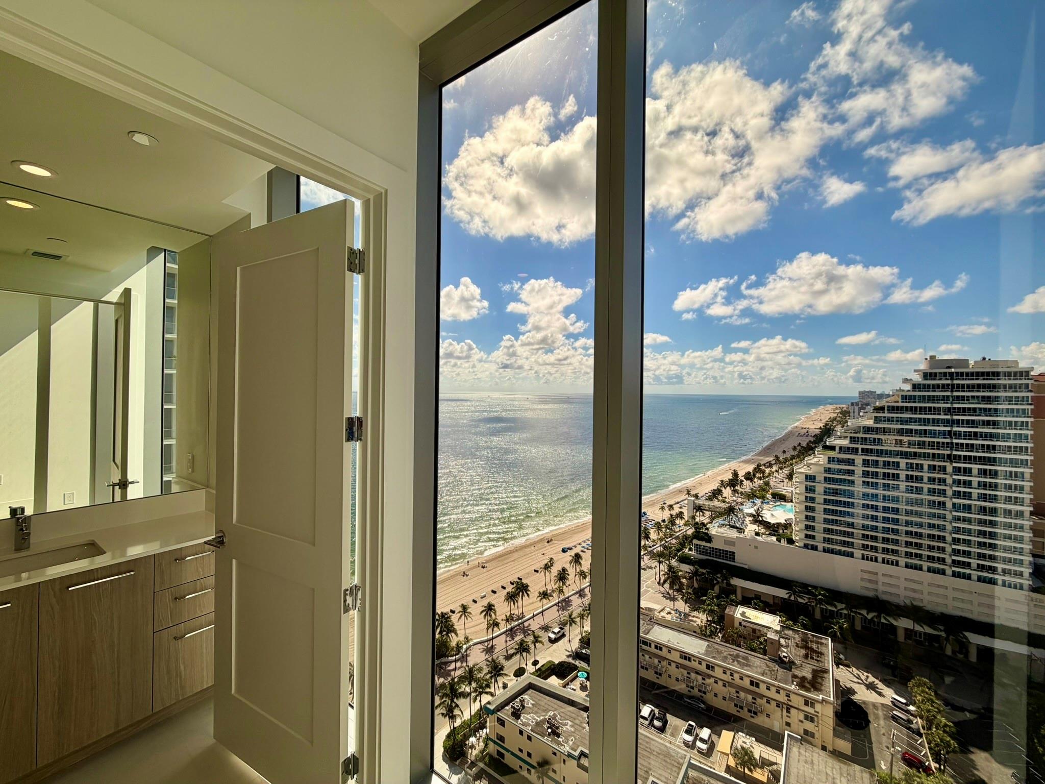 image Selene Oceanfront Residen32