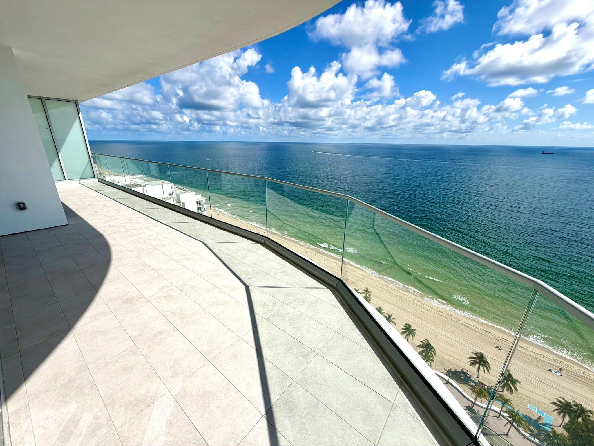 image Selene Oceanfront Residen36