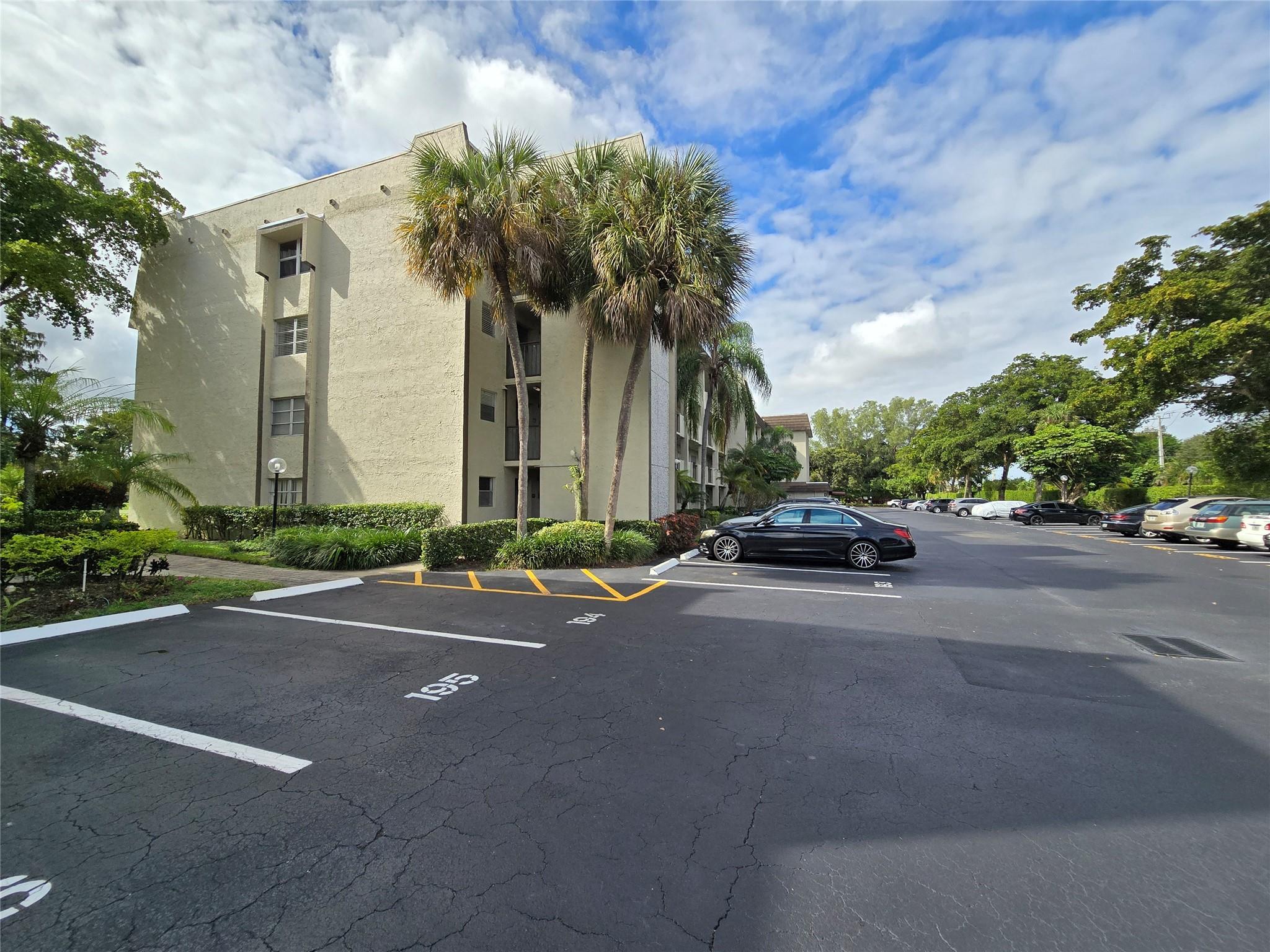 6200 NW 44th St #301,Lauderhill, FL 33319