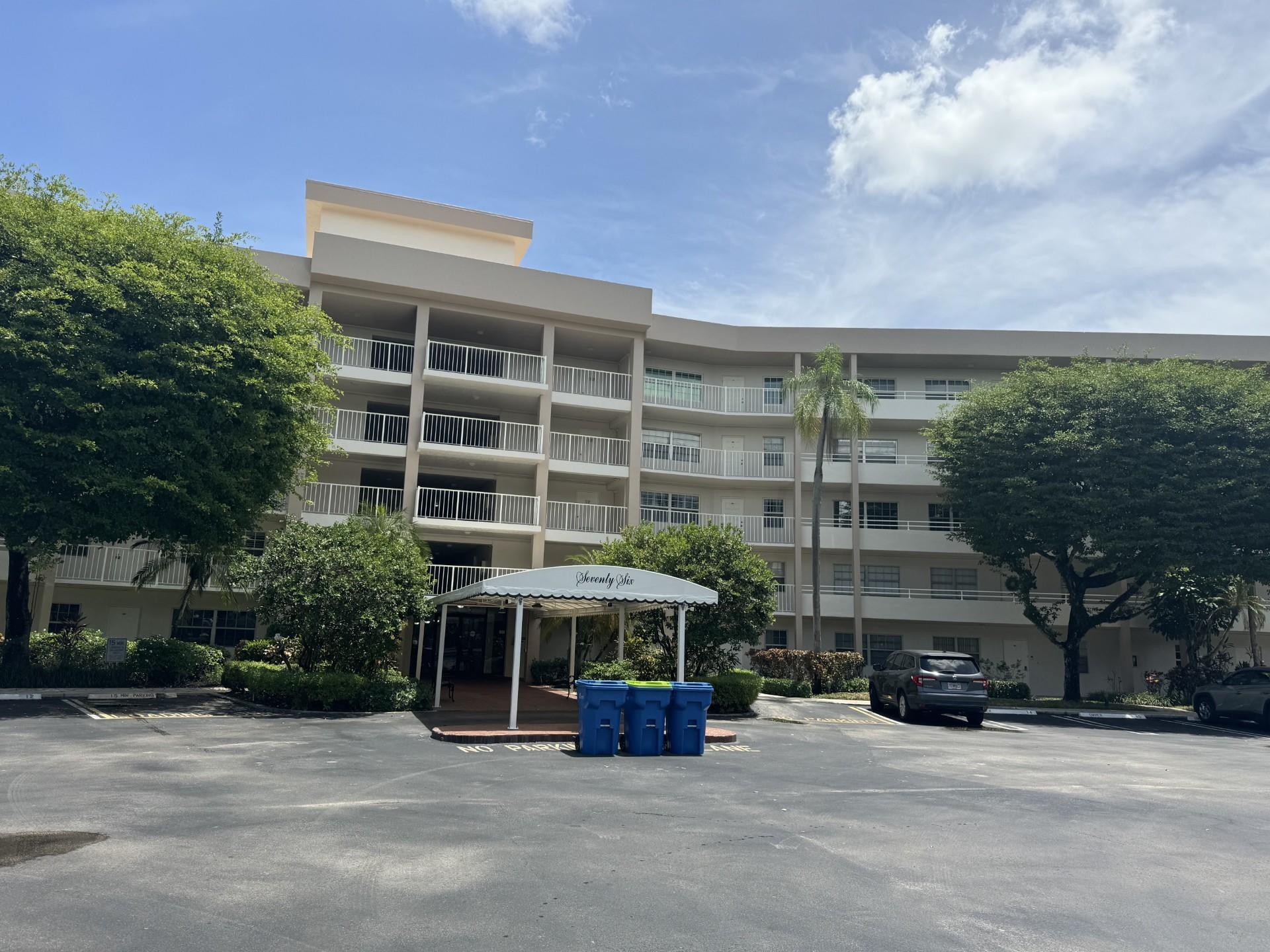 3900 Oaks Clubhouse Dr #108