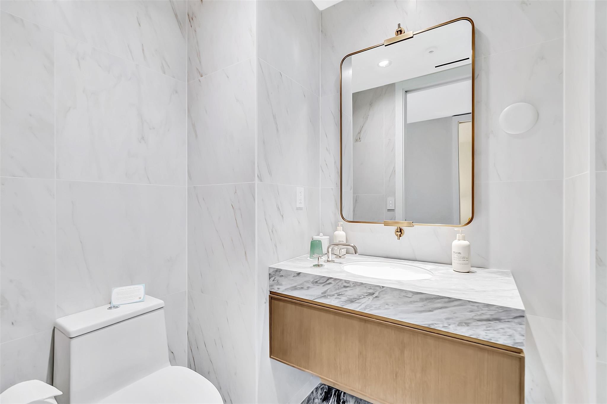 525 N Fort Lauderdale Bch Blvd #1607 Fort Lauderdale, FL 33304