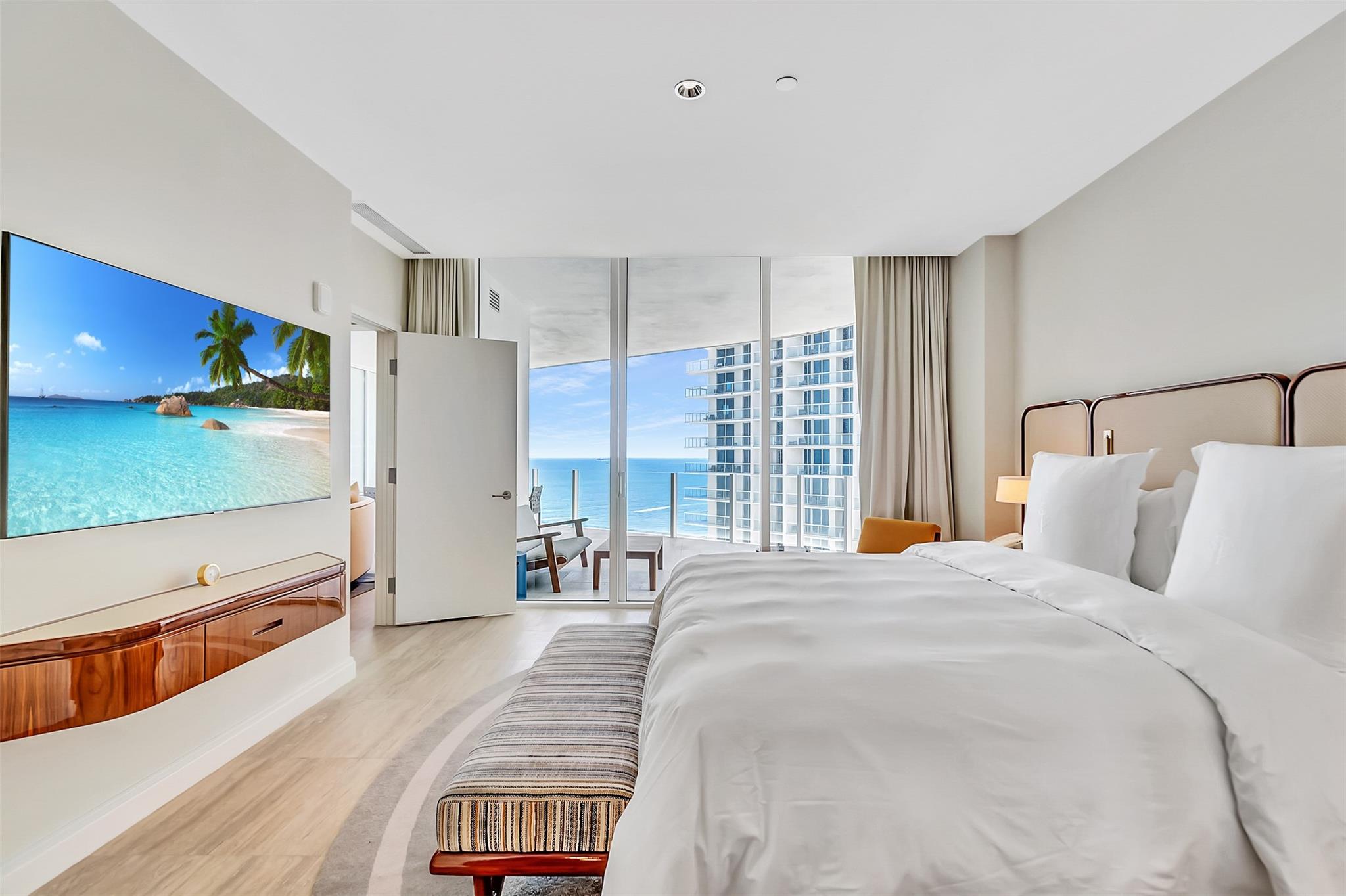 525 N Fort Lauderdale Bch Blvd #1607 Fort Lauderdale, FL 33304