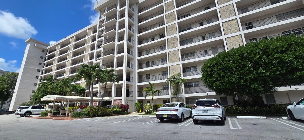 3300 N Palm Aire Dr #407
