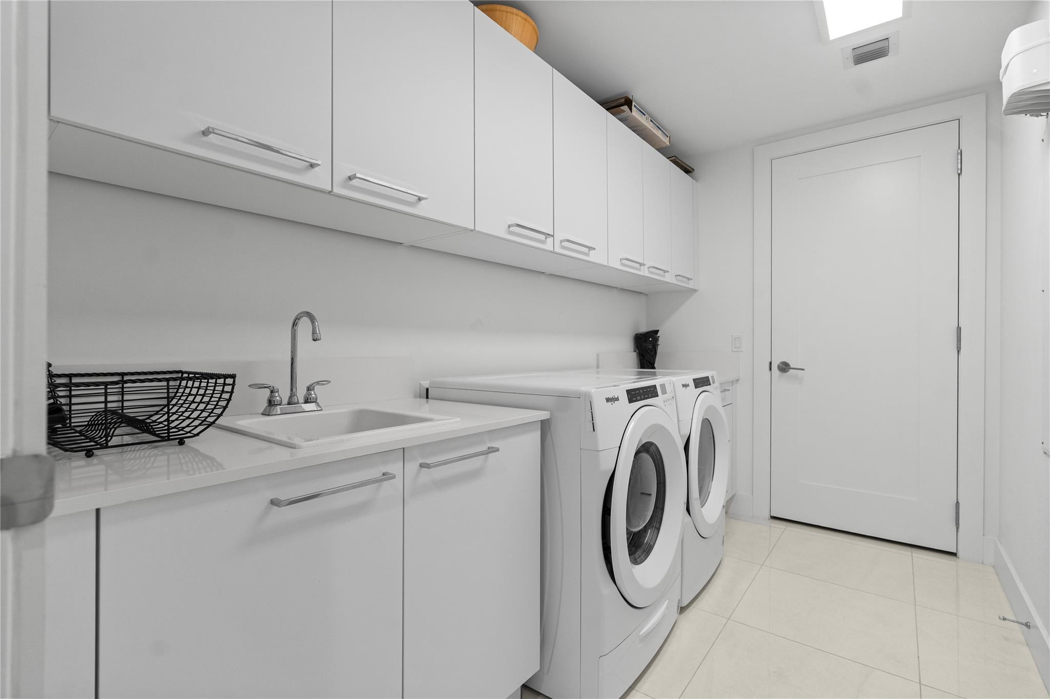 100 E Las Olas #1901 Fort Lauderdale, FL 33301