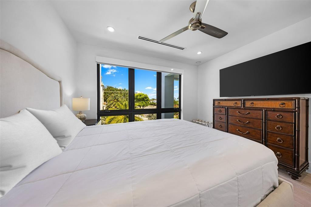 2001 Marietta Fort Lauderdale, FL 33316