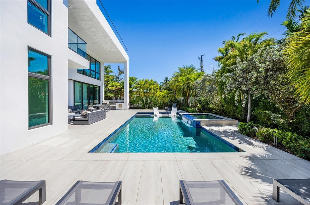 2001 Marietta Fort Lauderdale, FL 33316