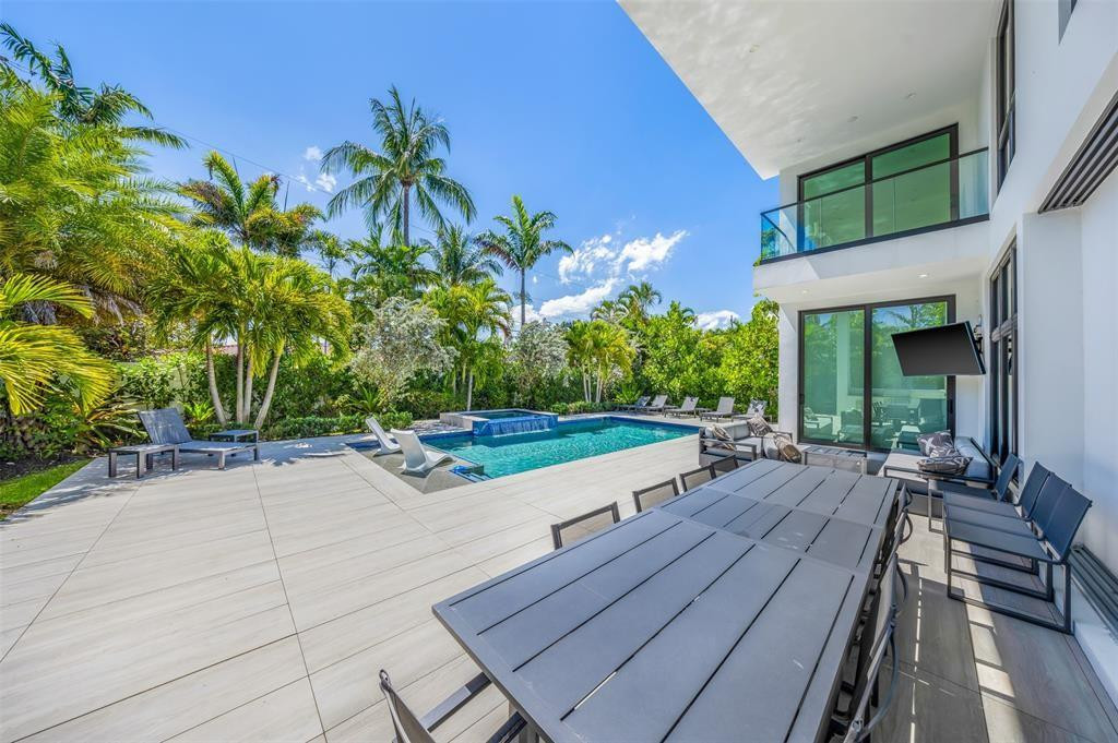 2001 Marietta Fort Lauderdale, FL 33316