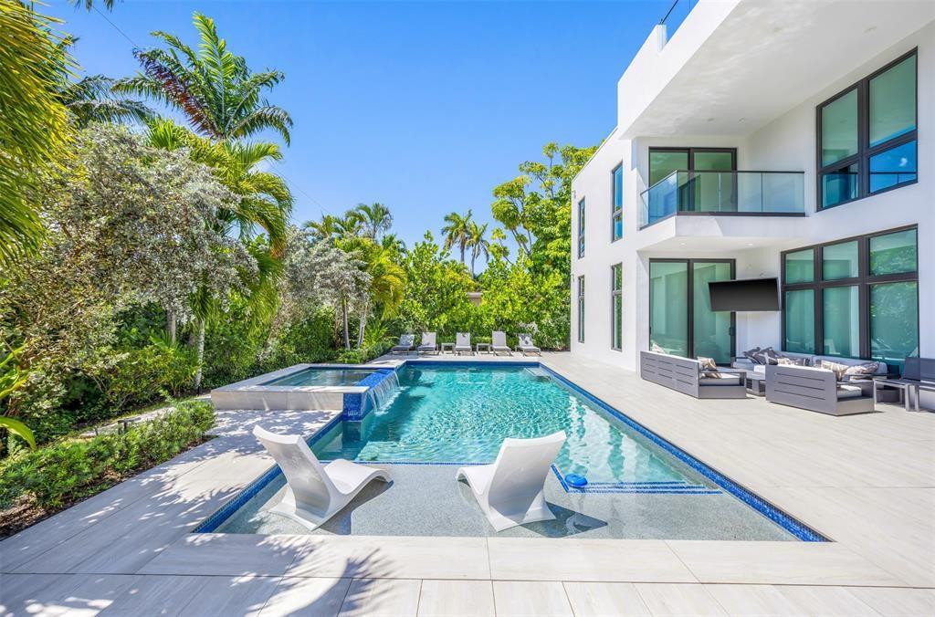 2001 Marietta Fort Lauderdale, FL 33316