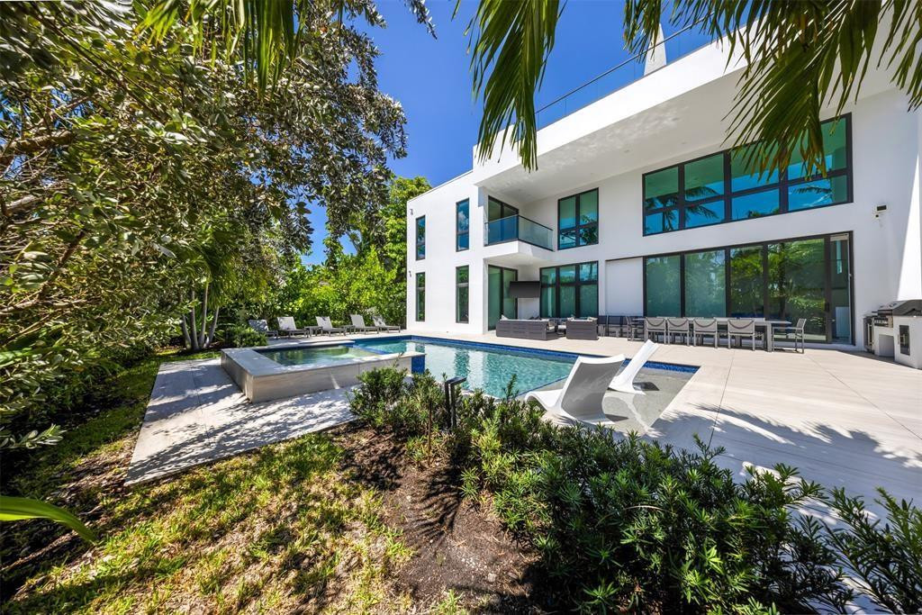 2001 Marietta Fort Lauderdale, FL 33316