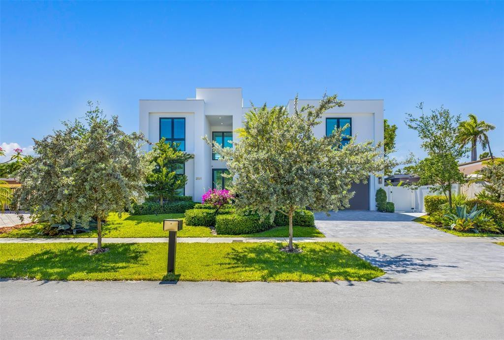 2001 Marietta Fort Lauderdale, FL 33316