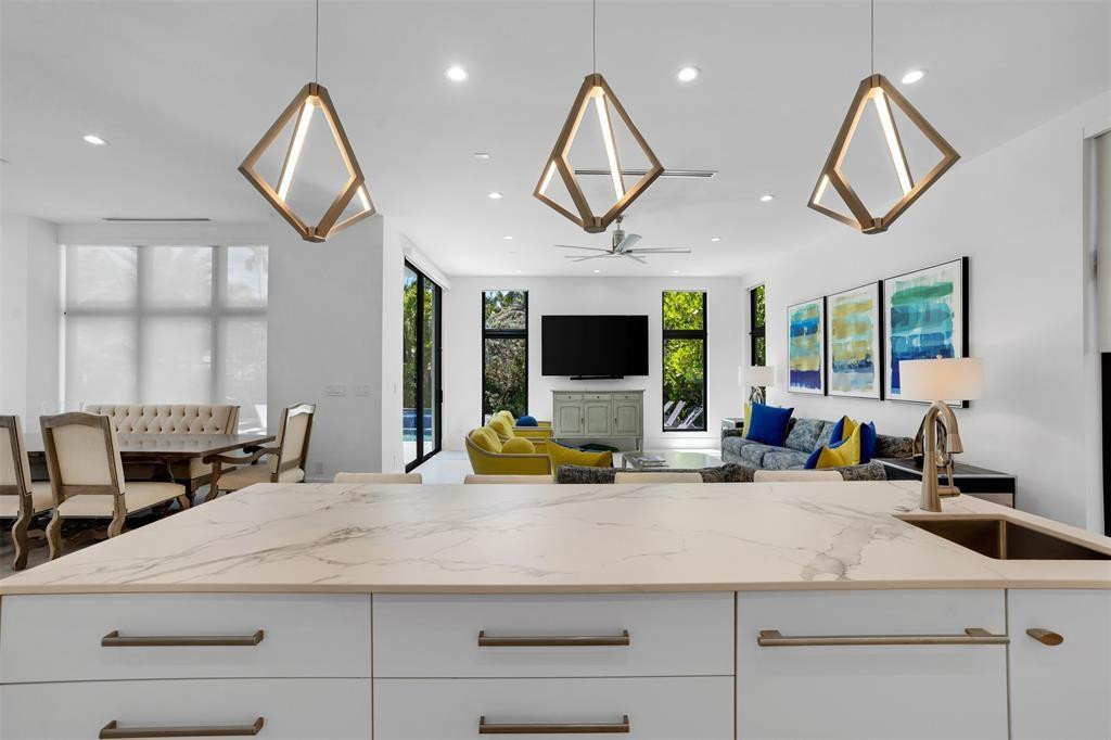 2001 Marietta Fort Lauderdale, FL 33316