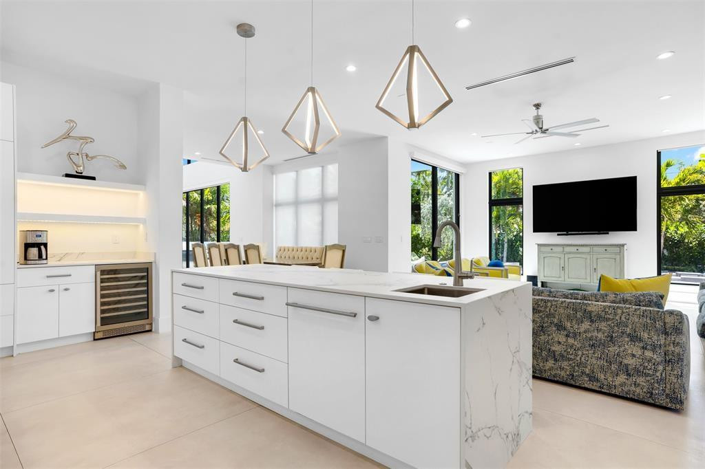 2001 Marietta Fort Lauderdale, FL 33316