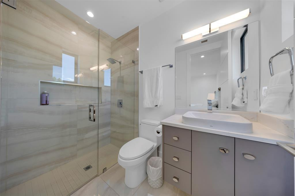 2001 Marietta Fort Lauderdale, FL 33316