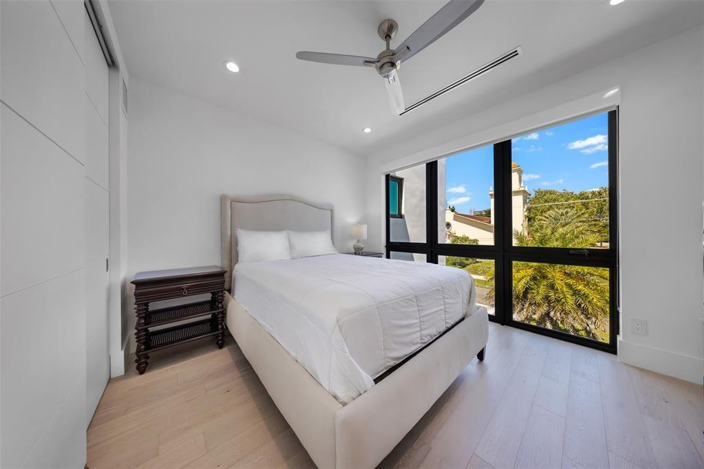 2001 Marietta Fort Lauderdale, FL 33316