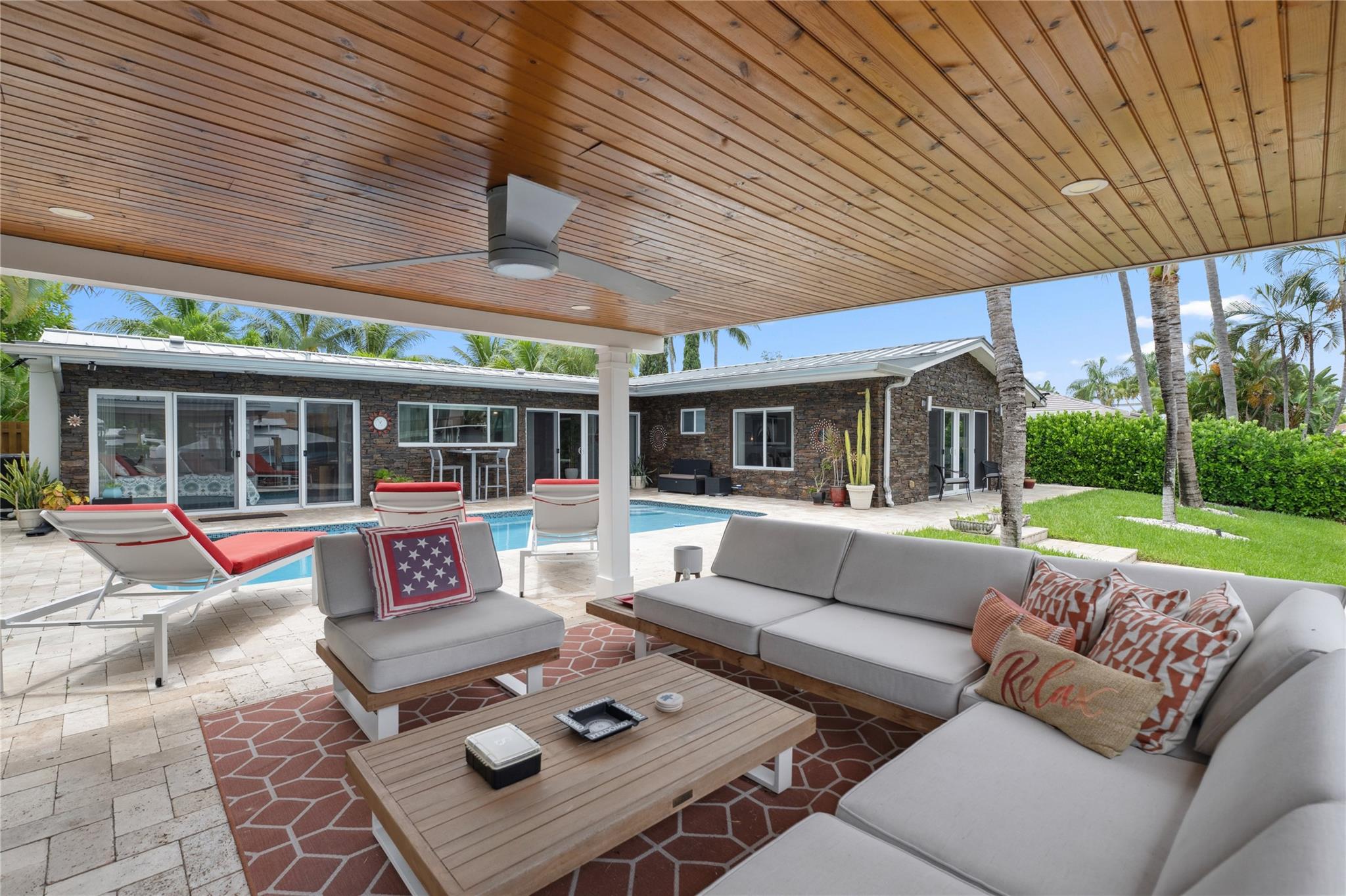 2761 NE 57th Ct Fort Lauderdale, FL 33308