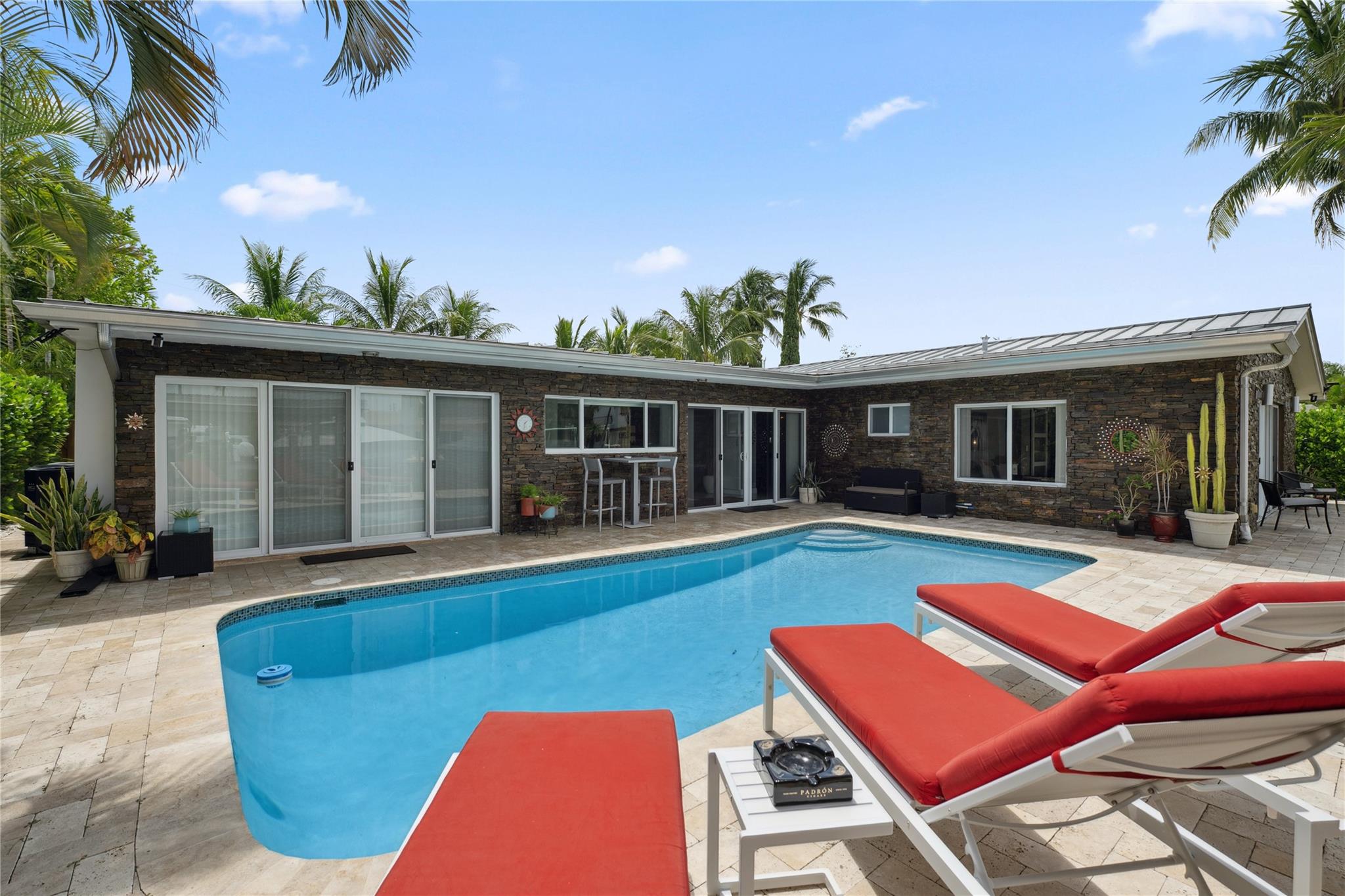 2761 NE 57th Ct Fort Lauderdale, FL 33308