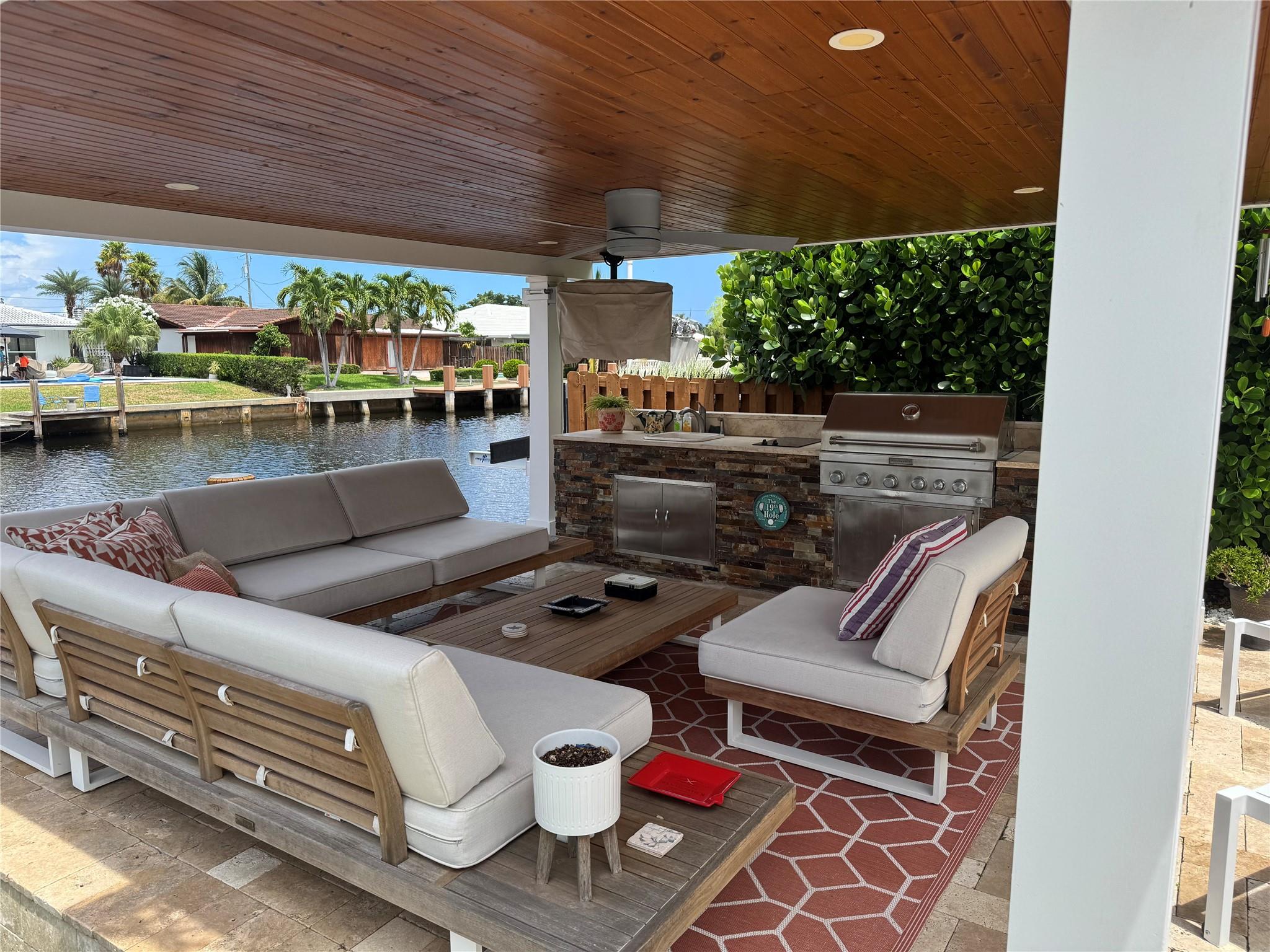 2761 NE 57th Ct Fort Lauderdale, FL 33308