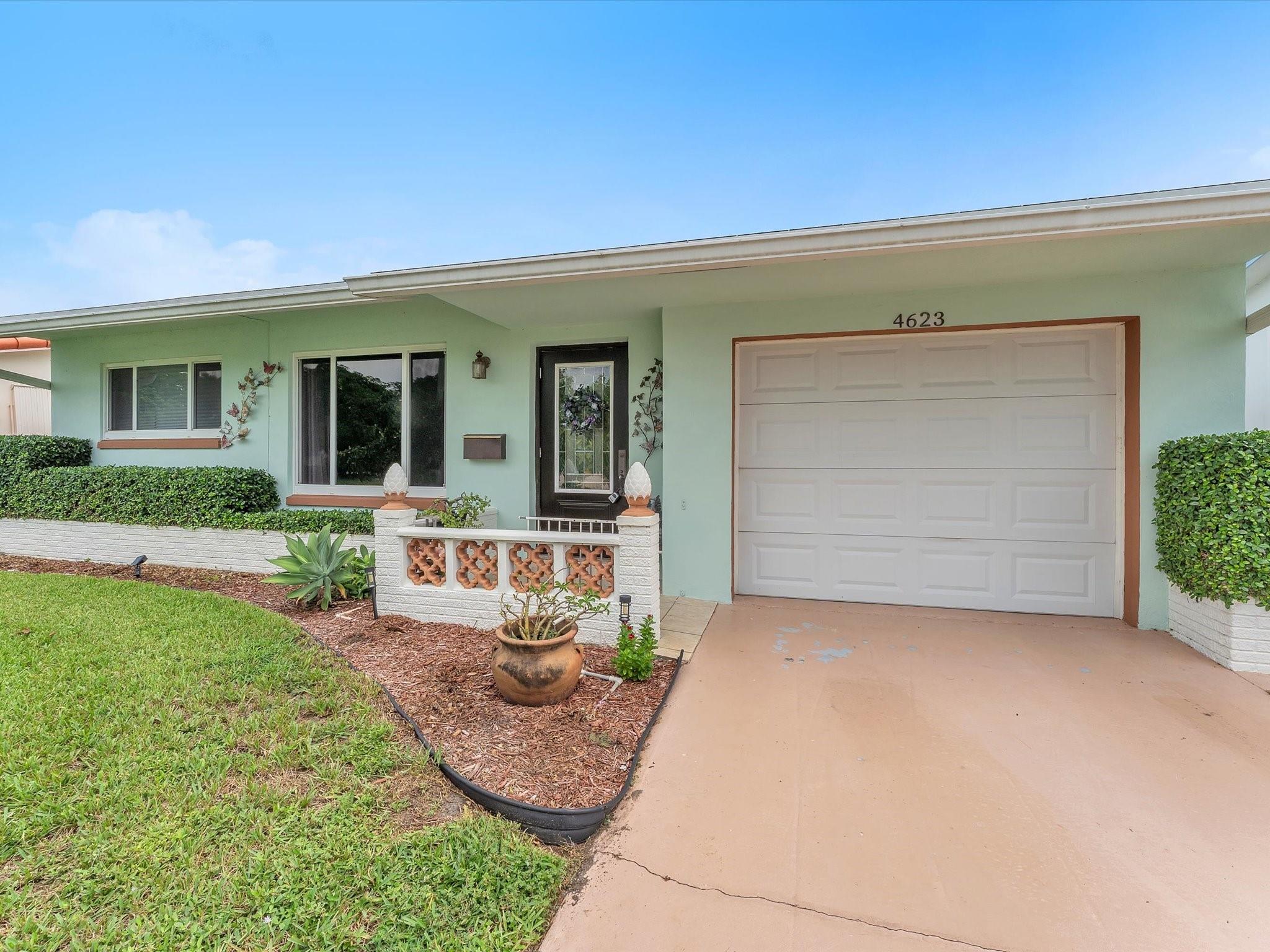 4623 NW 46th St