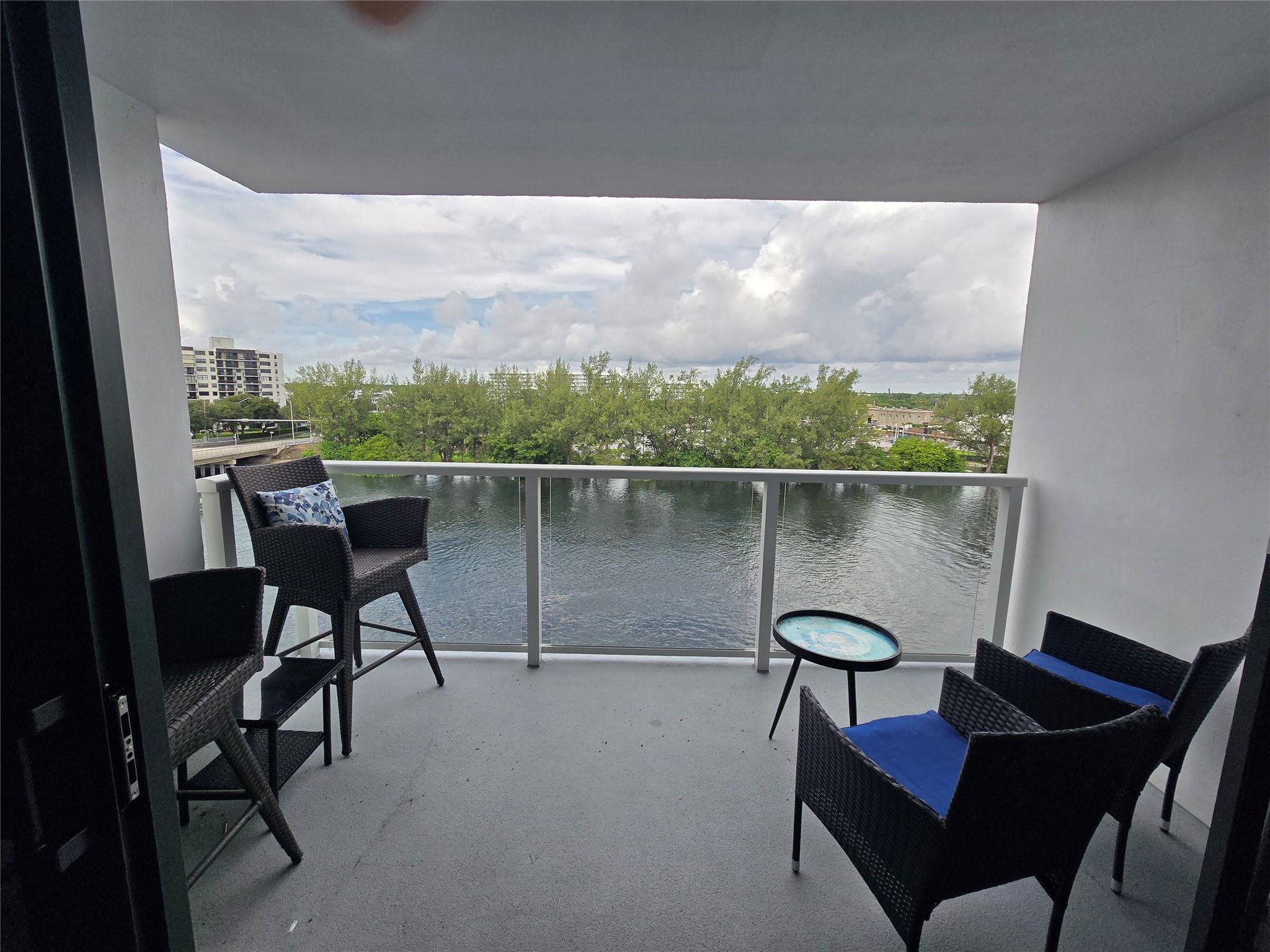 1401 N Riverside Dr #705