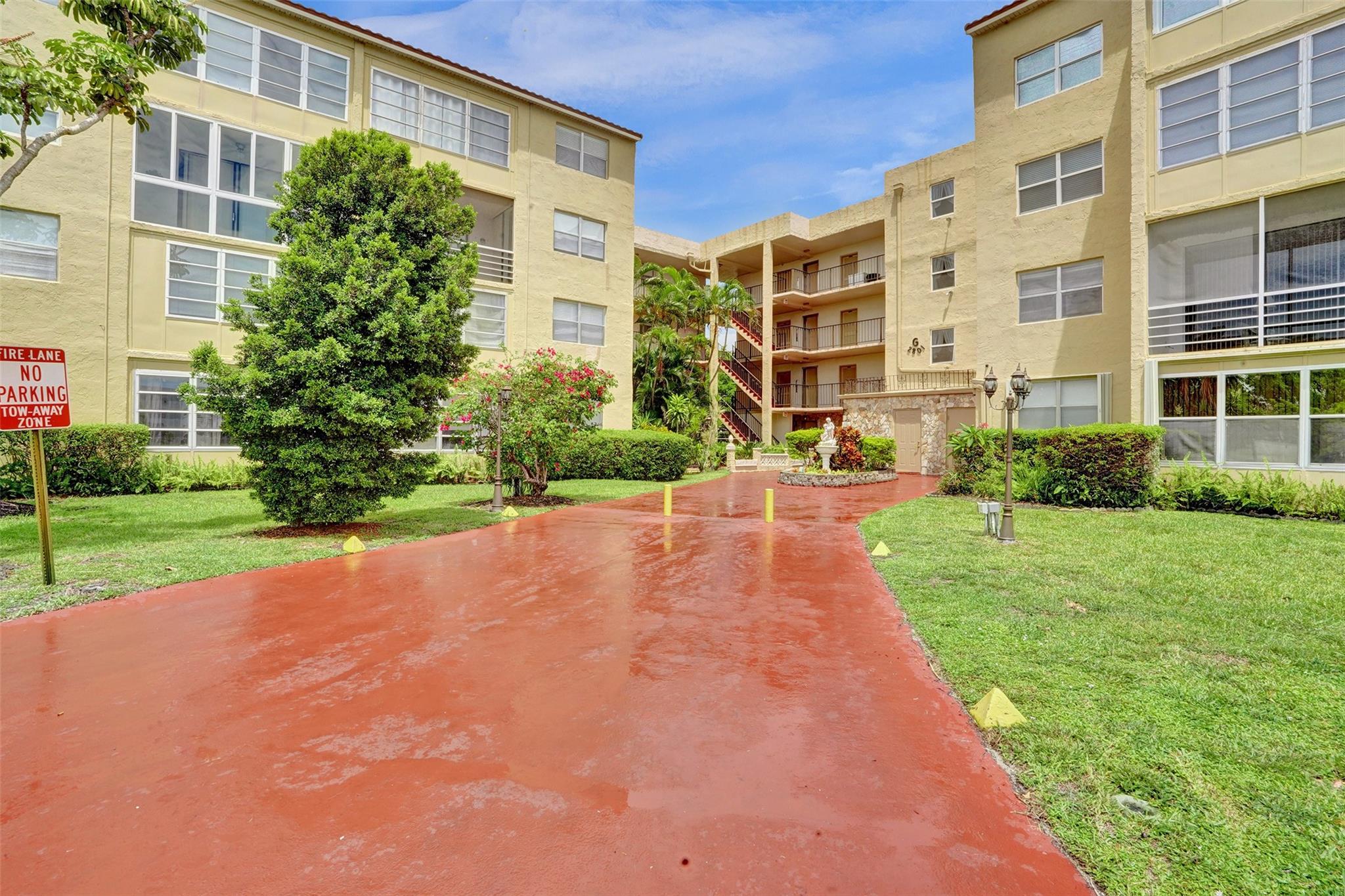 2801 Somerset Dr #101