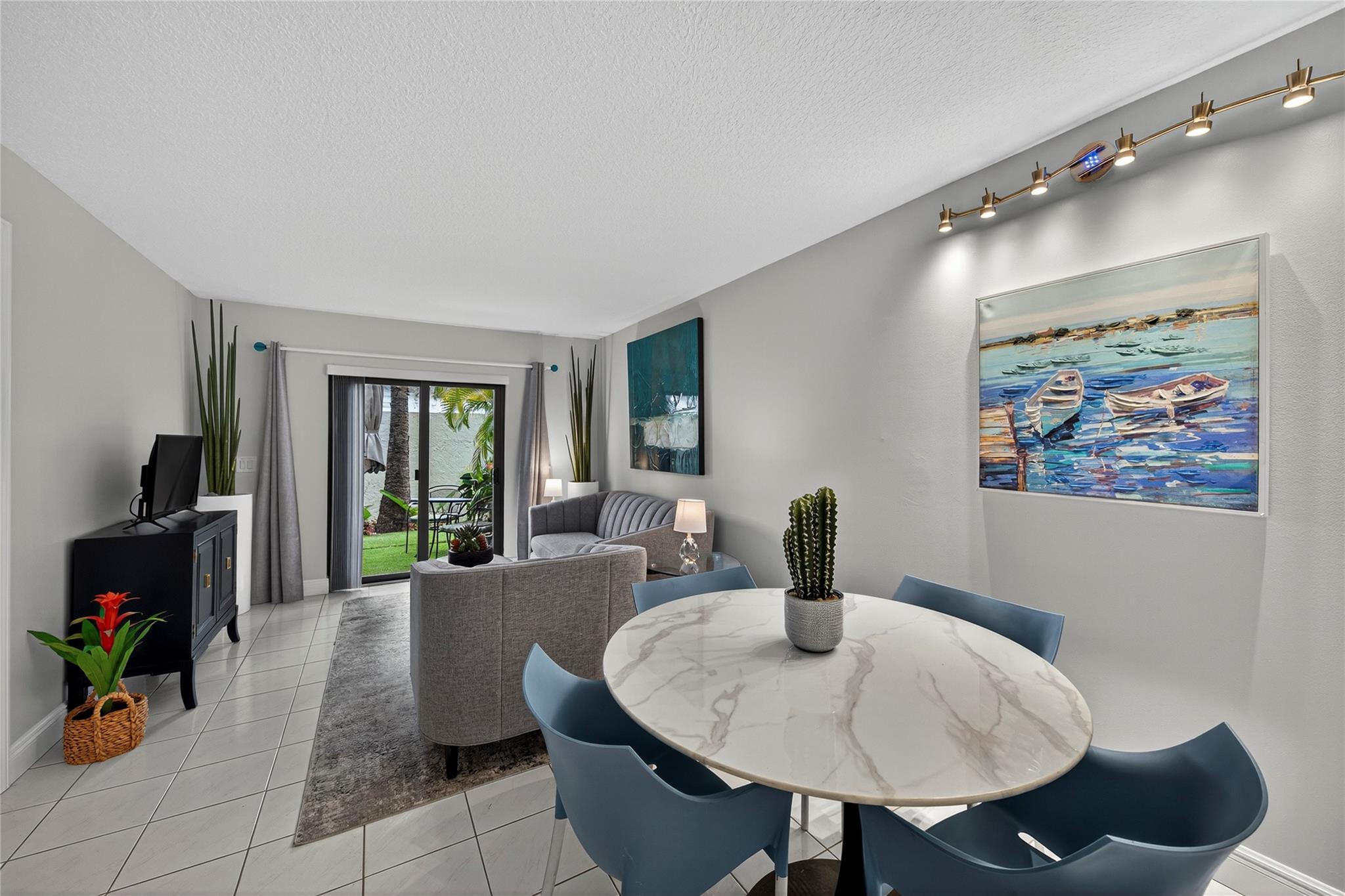 2920 NE 8th Ter #103