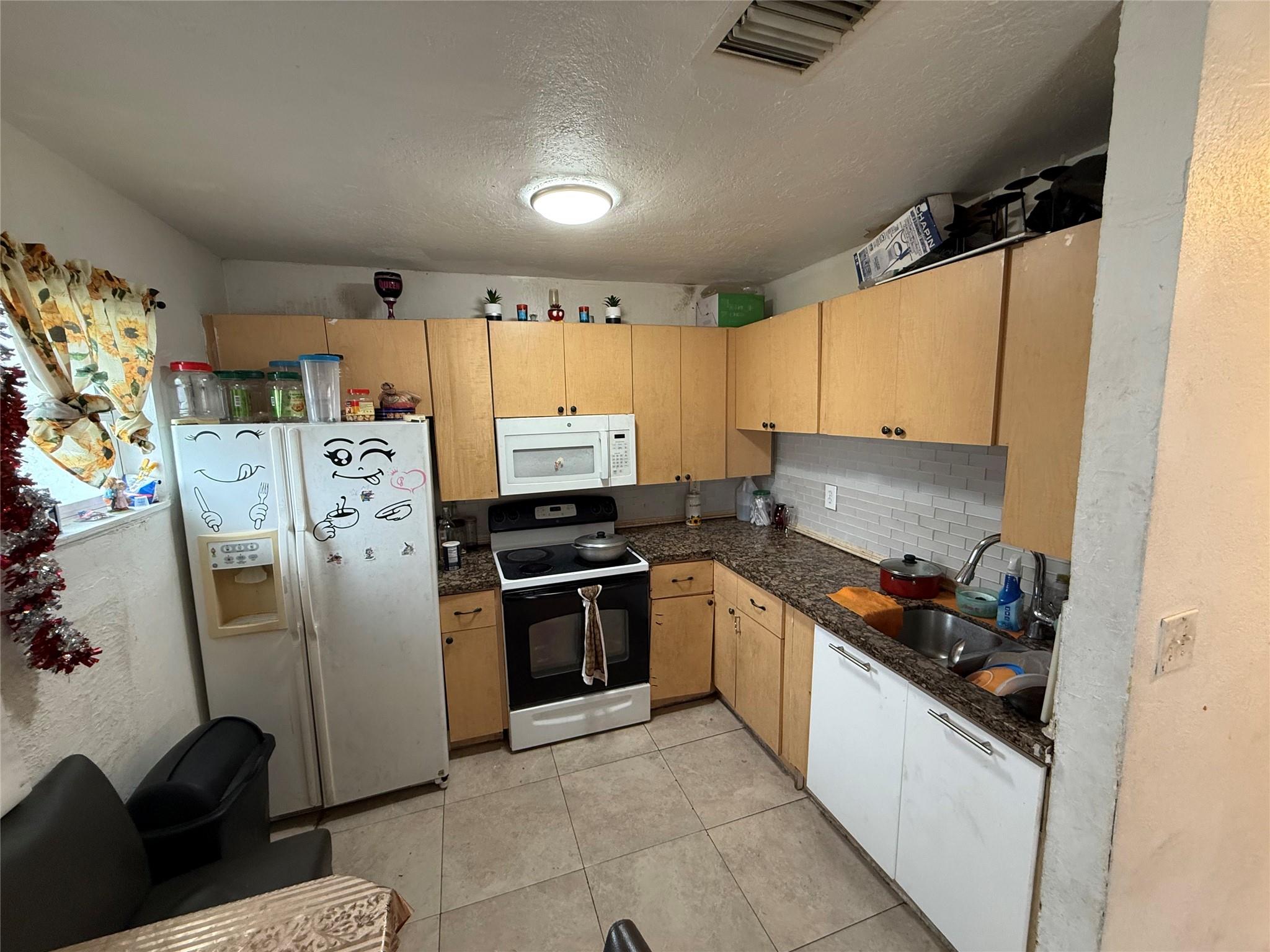 1028 NW 24th St Miami, FL 33127