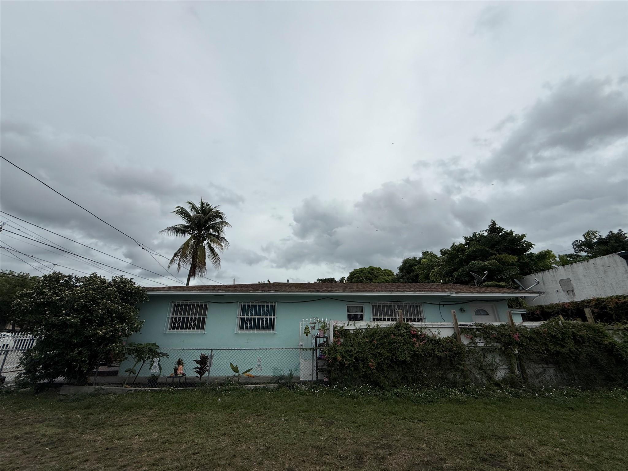 1028 NW 24th St Miami, FL 33127