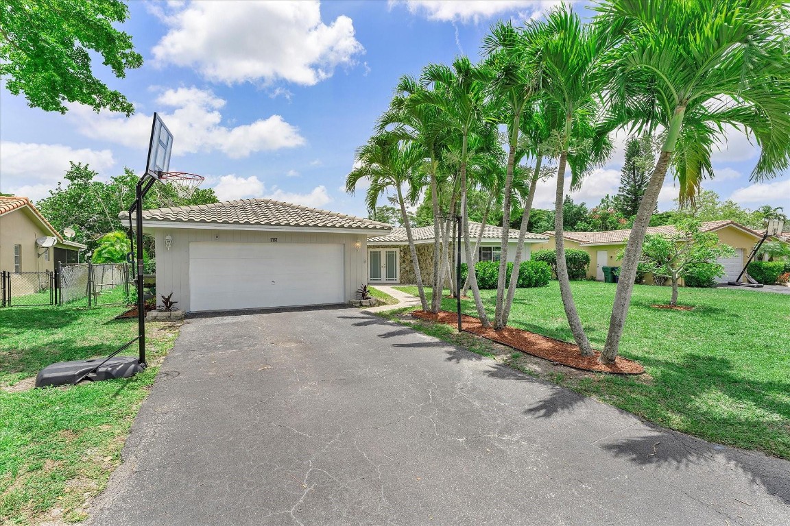 2757 NW 83rd Ter Coral Springs, FL 33065