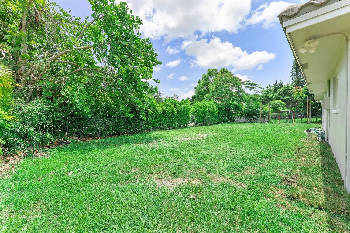 2757 NW 83rd Ter Coral Springs, FL 33065