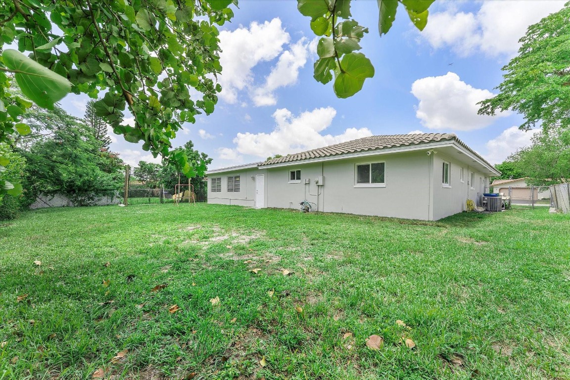 2757 NW 83rd Ter Coral Springs, FL 33065