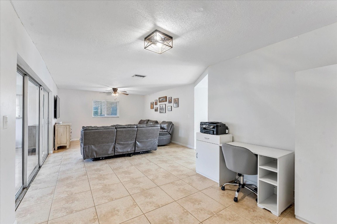 2757 NW 83rd Ter Coral Springs, FL 33065