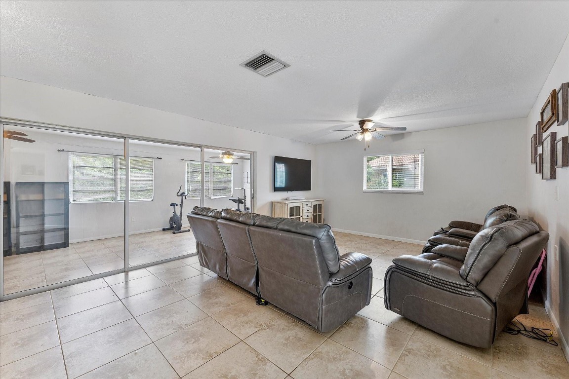2757 NW 83rd Ter Coral Springs, FL 33065