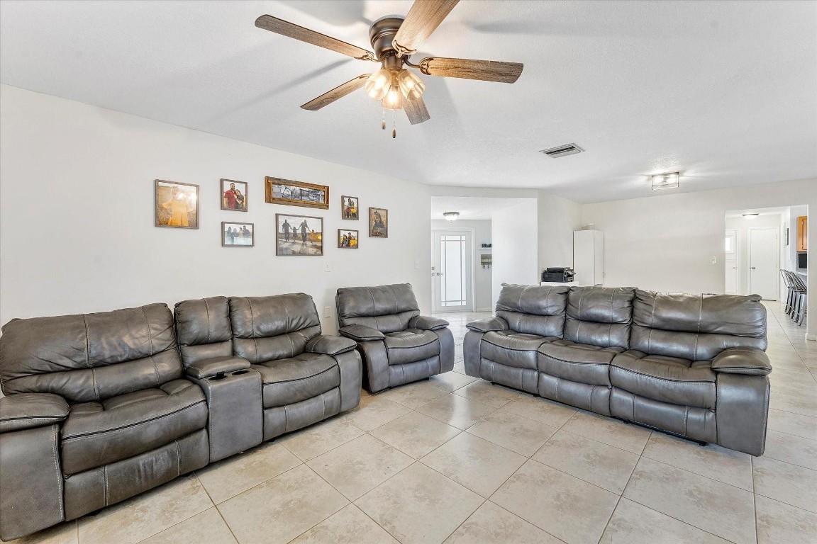 2757 NW 83rd Ter Coral Springs, FL 33065