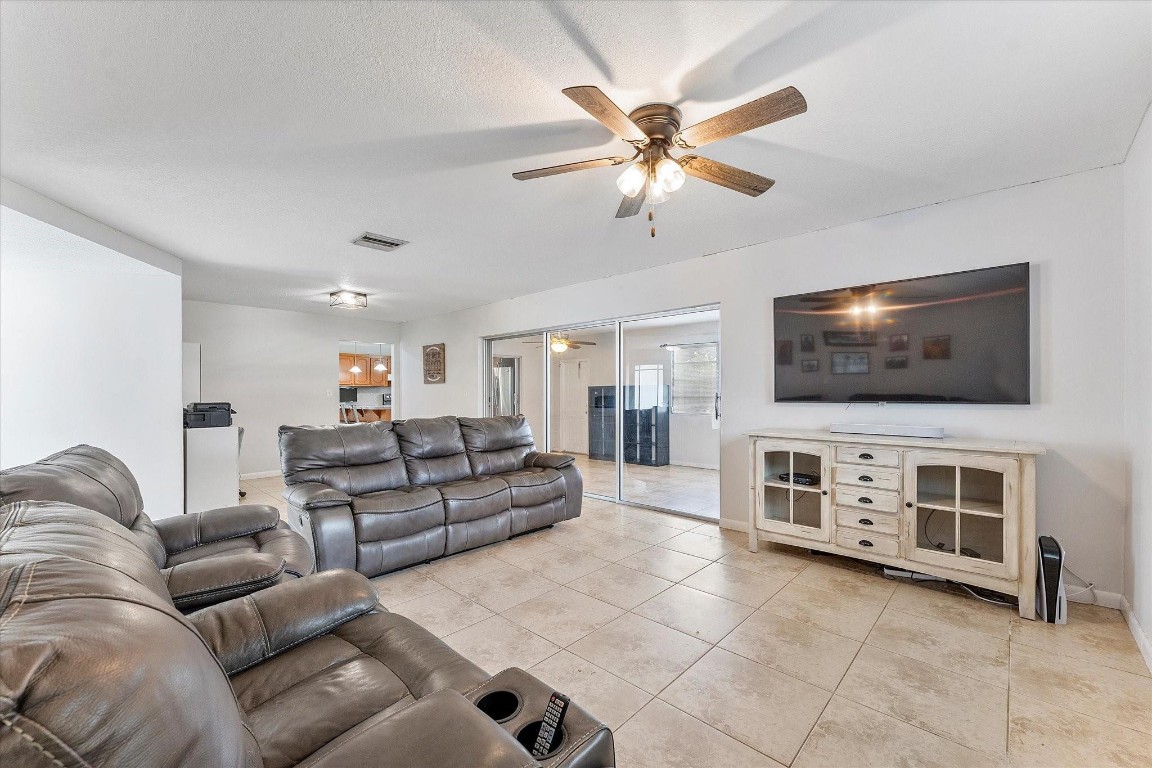 2757 NW 83rd Ter Coral Springs, FL 33065